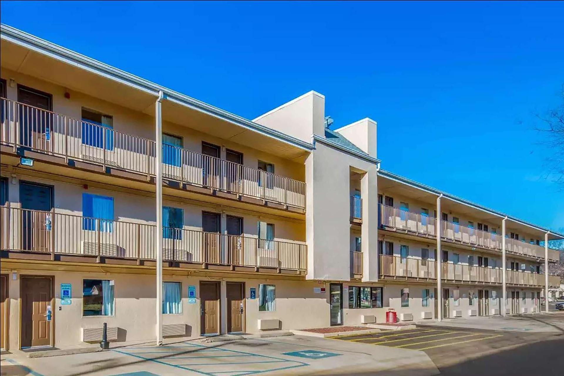 Days Inn by Wyndham Charleston WV — hotel in Charleston