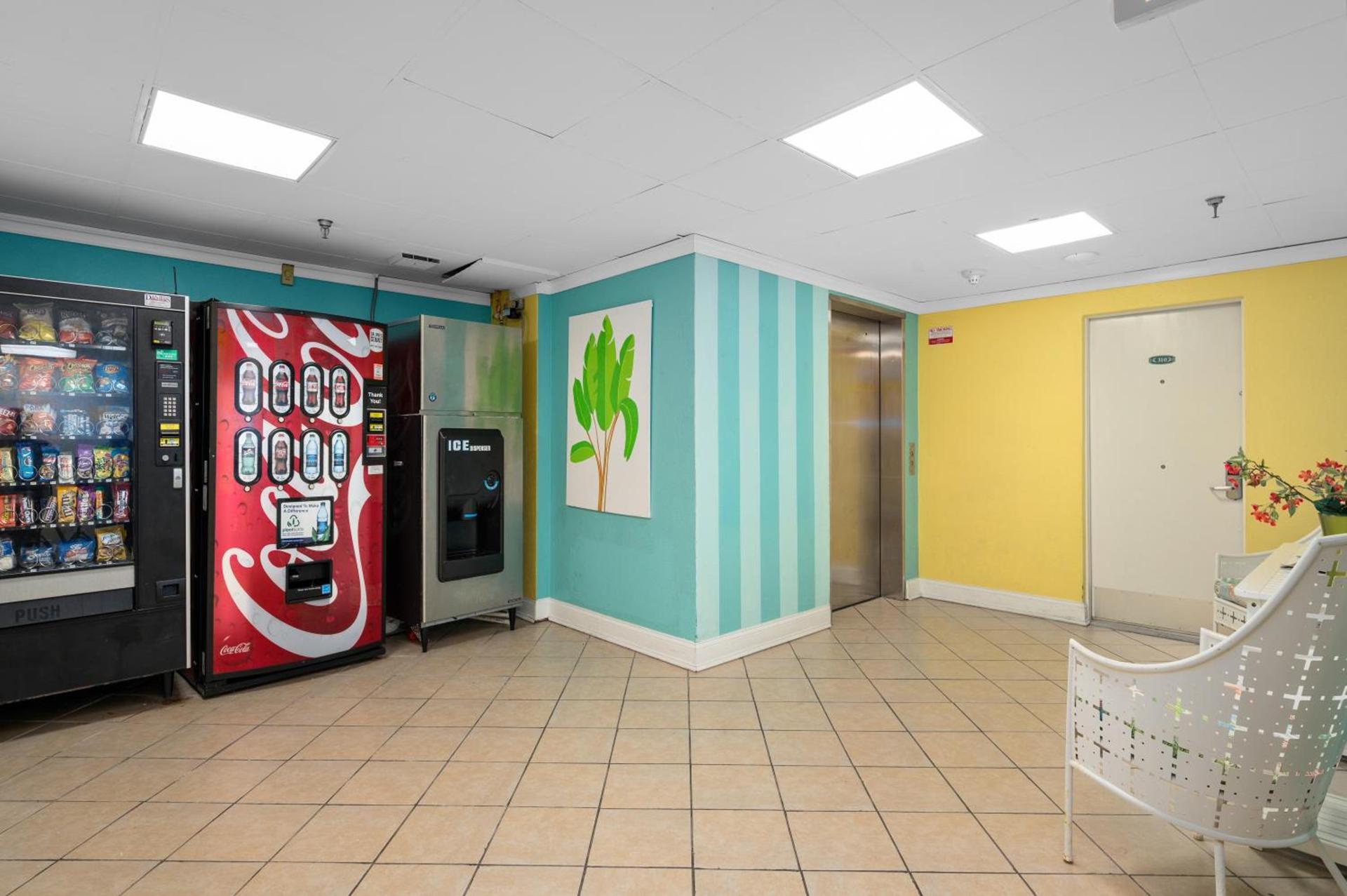 Cayman Suites Hotel photo 11