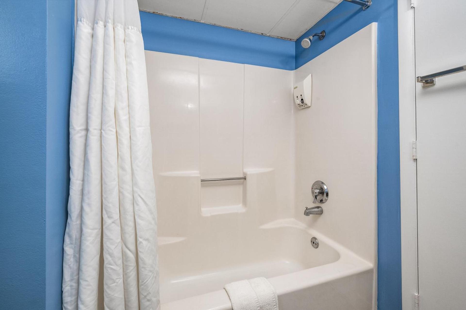 Cayman Suites Hotel photo 21