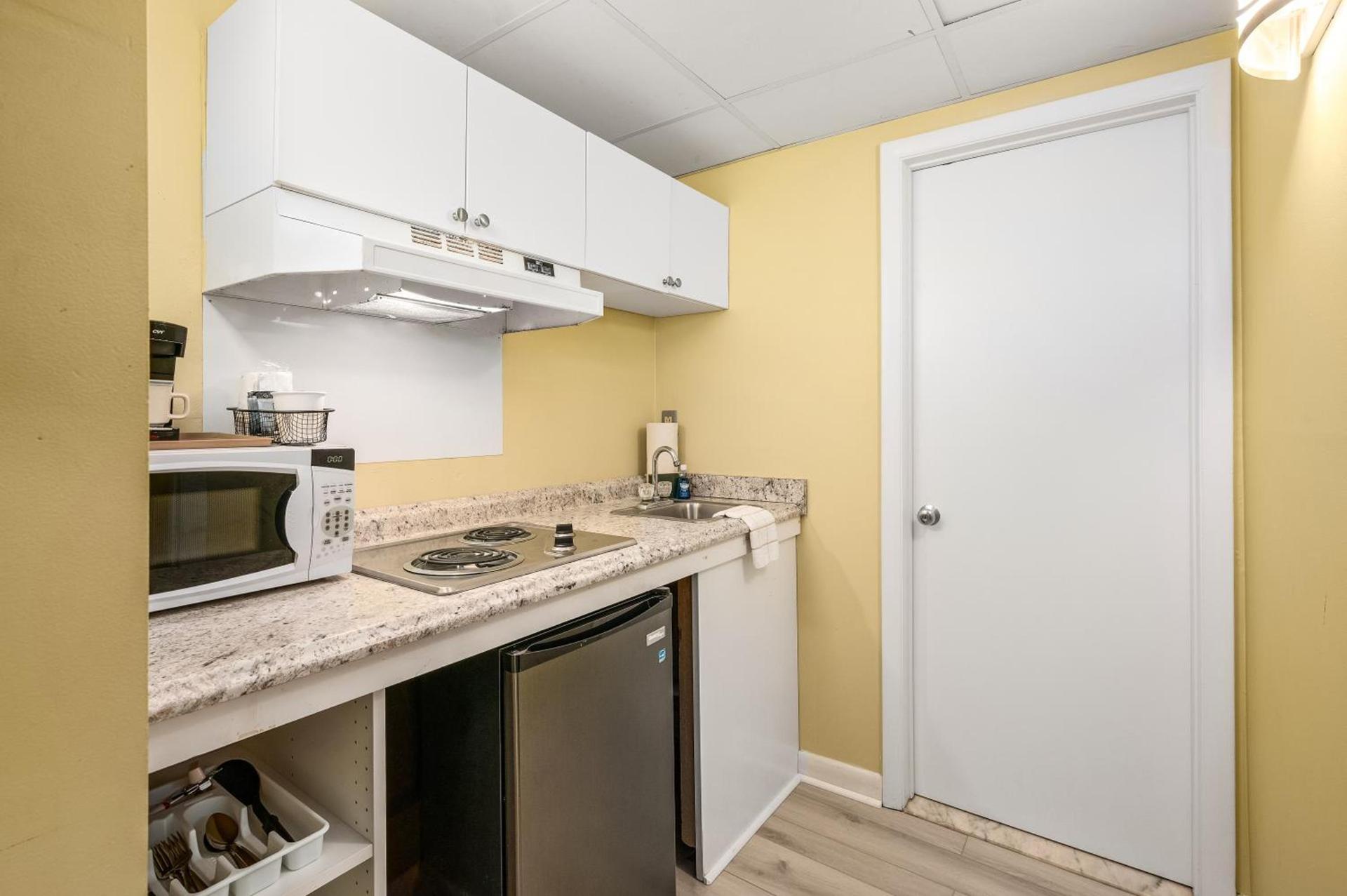 Cayman Suites Hotel photo 32