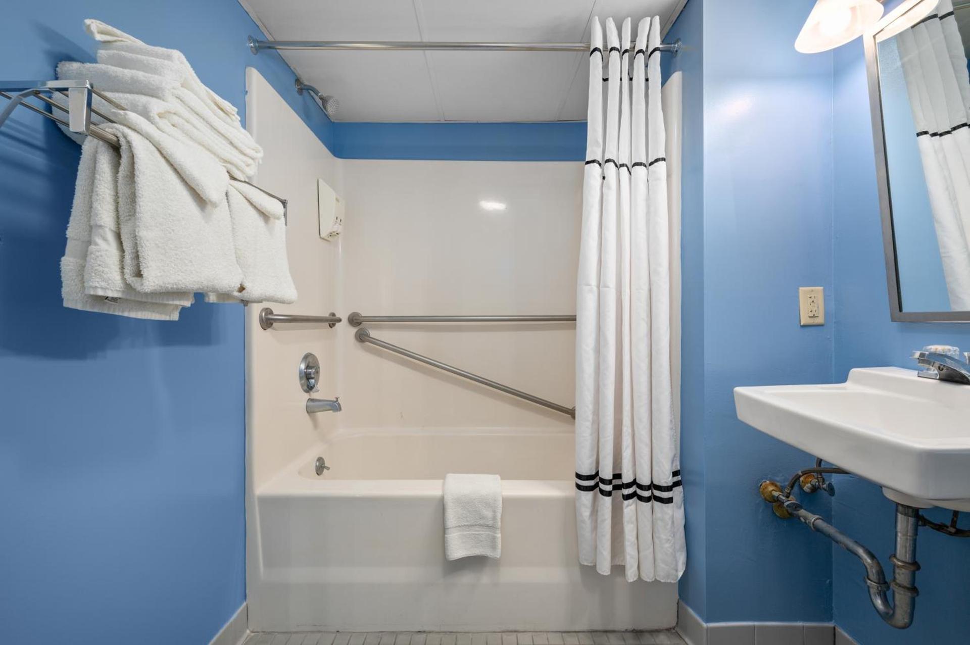 Cayman Suites Hotel photo 43