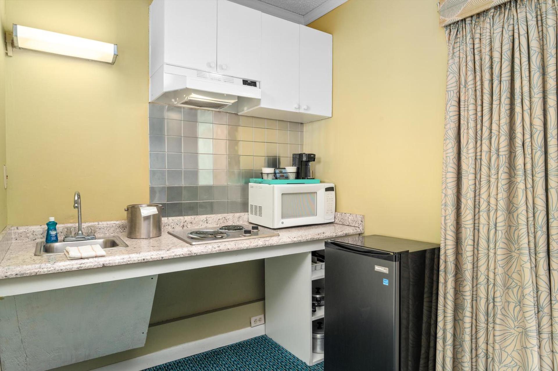 Cayman Suites Hotel photo 41