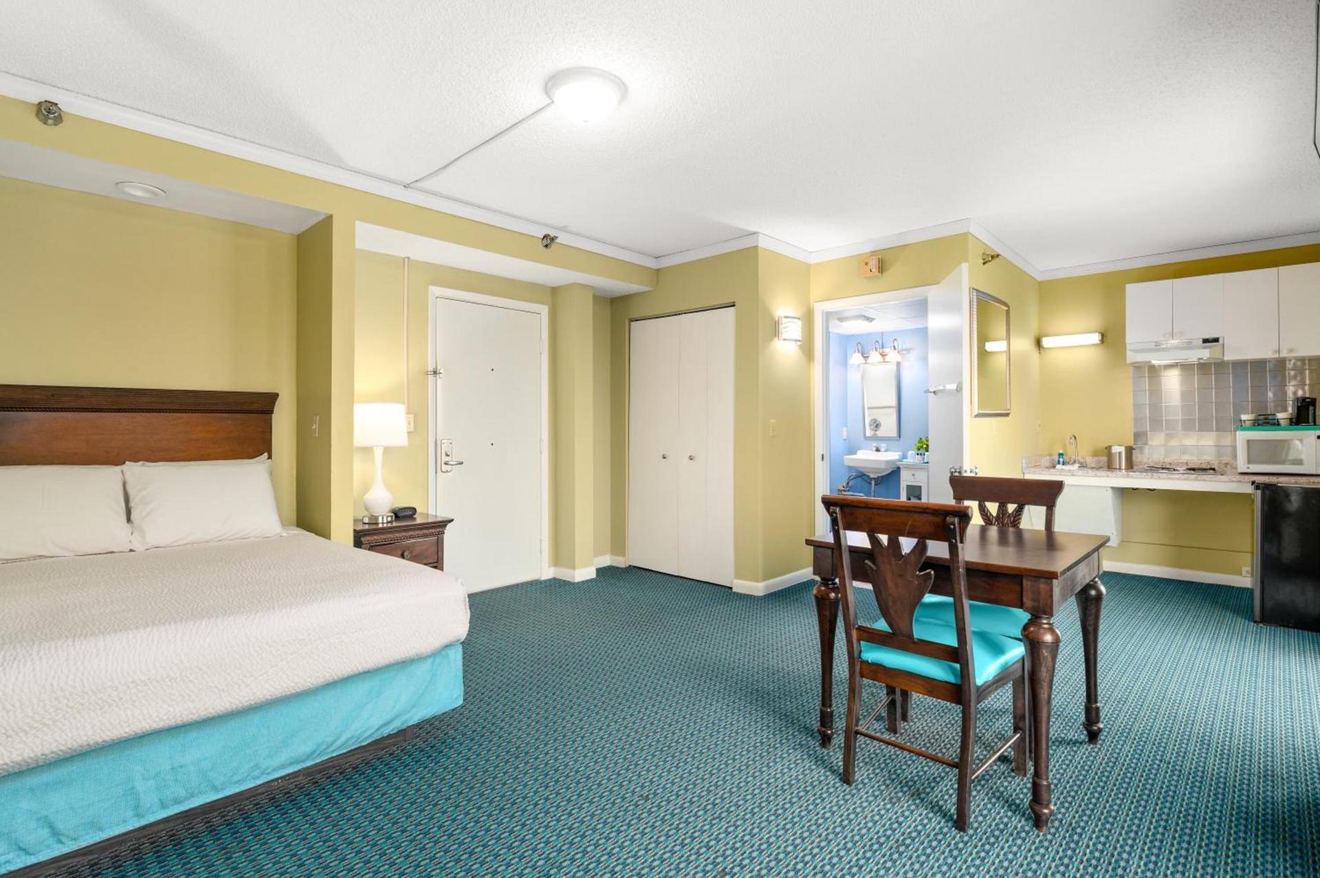 Cayman Suites Hotel photo 40