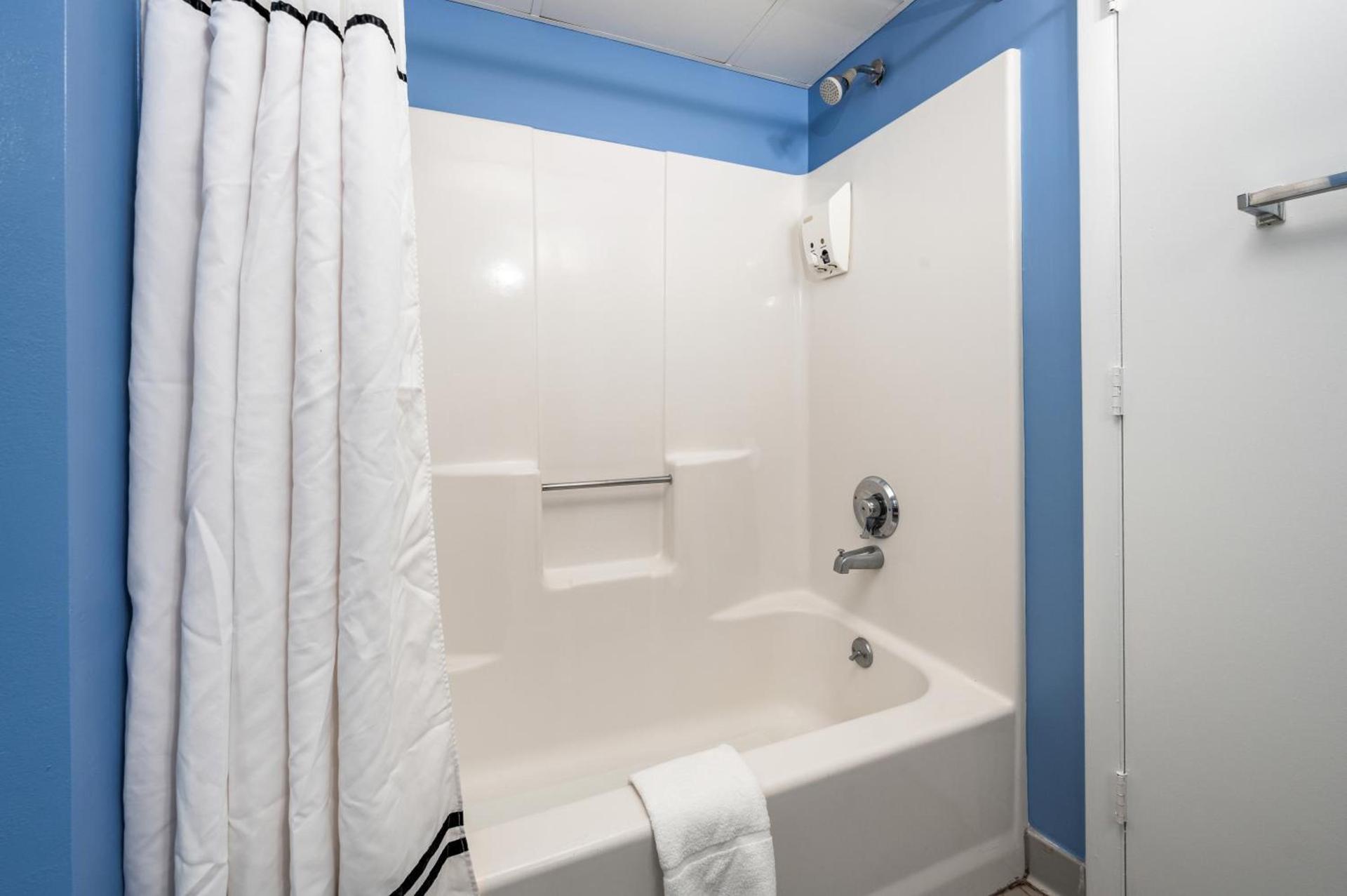 Cayman Suites Hotel photo 45