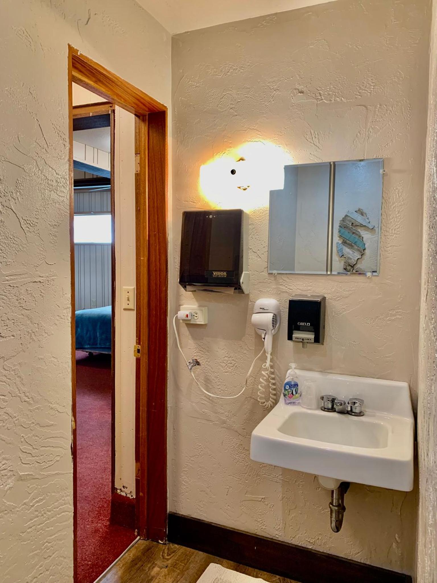 Breakers Boutique Inn photo 40