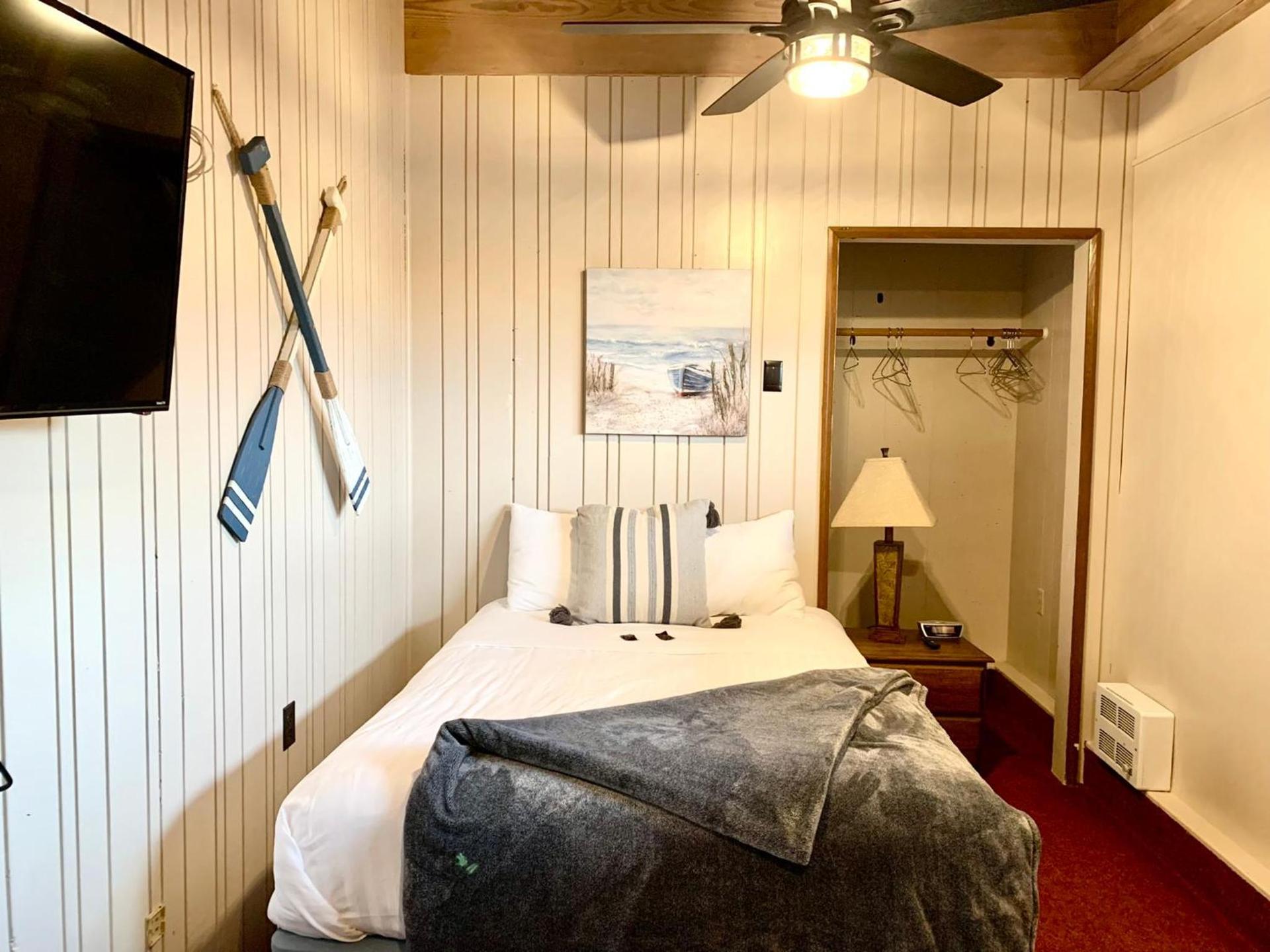 Breakers Boutique Inn photo 43