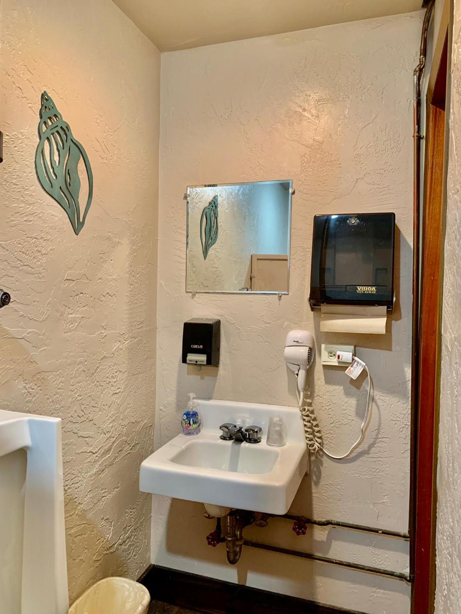 Breakers Boutique Inn photo 44