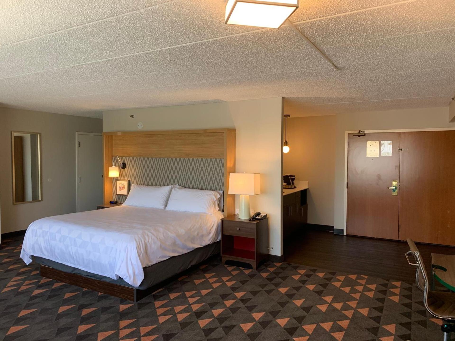Holiday Inn Chicago Nw Crystal Lk Conv Ctr by IHG photo 39