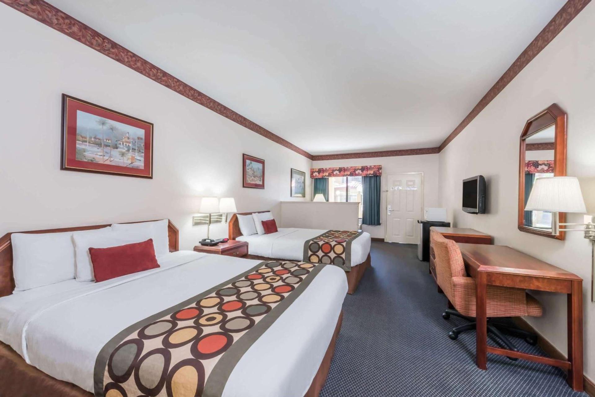 Super 8 by Wyndham Weslaco photo 15