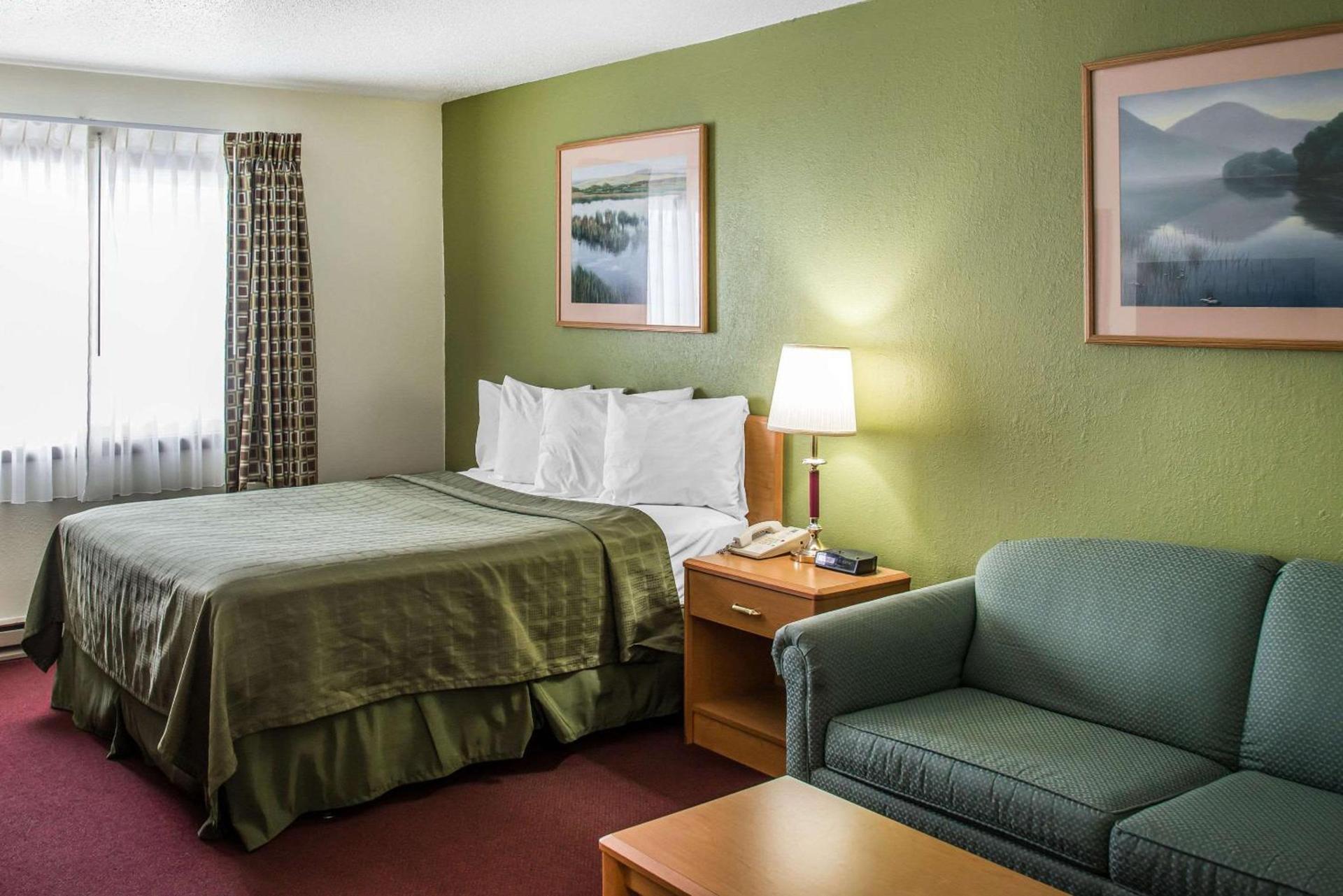Hudson Inn & Suites photo 12