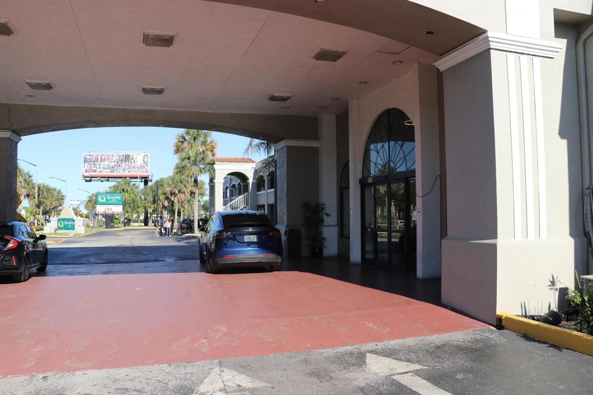 Howard Johnson by Wyndham Orlando-International Drive photo 4