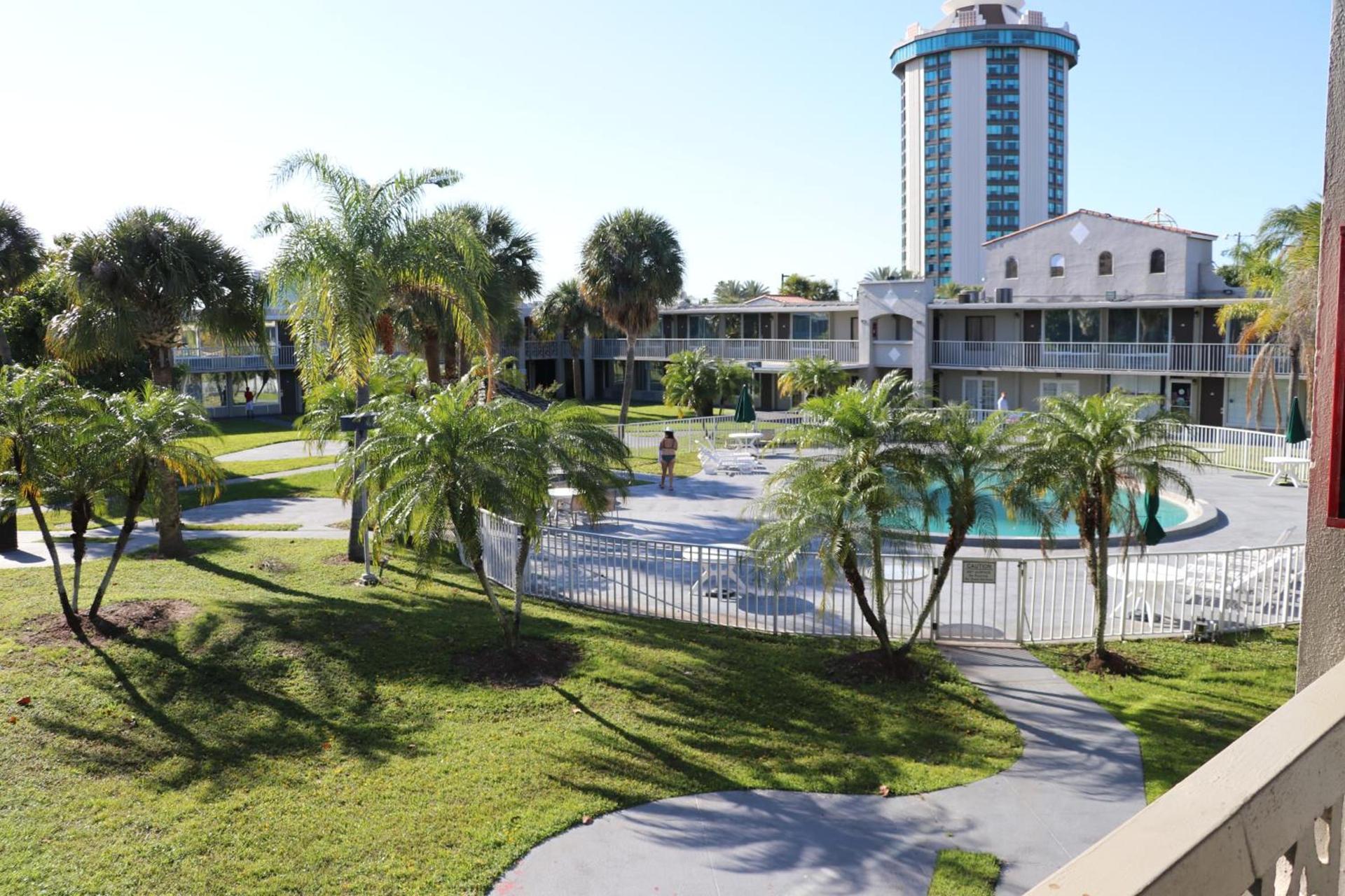 Howard Johnson by Wyndham Orlando-International Drive photo 8