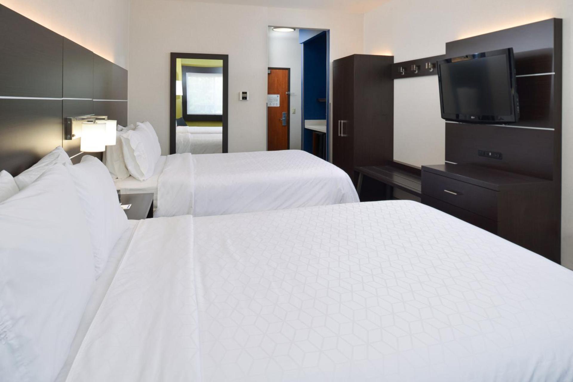 Holiday Inn Express Madera by IHG photo 6