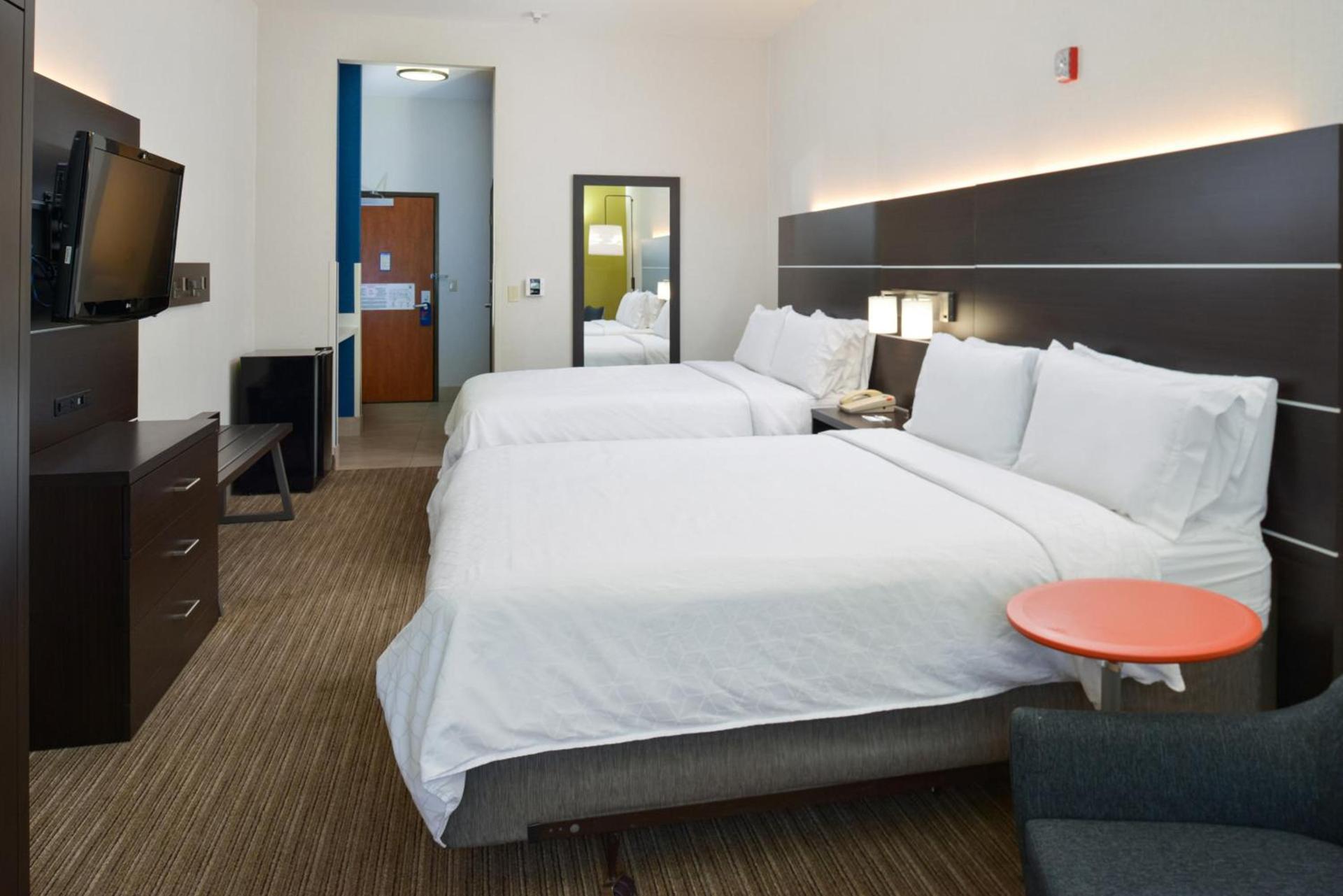 Holiday Inn Express Madera by IHG photo 7