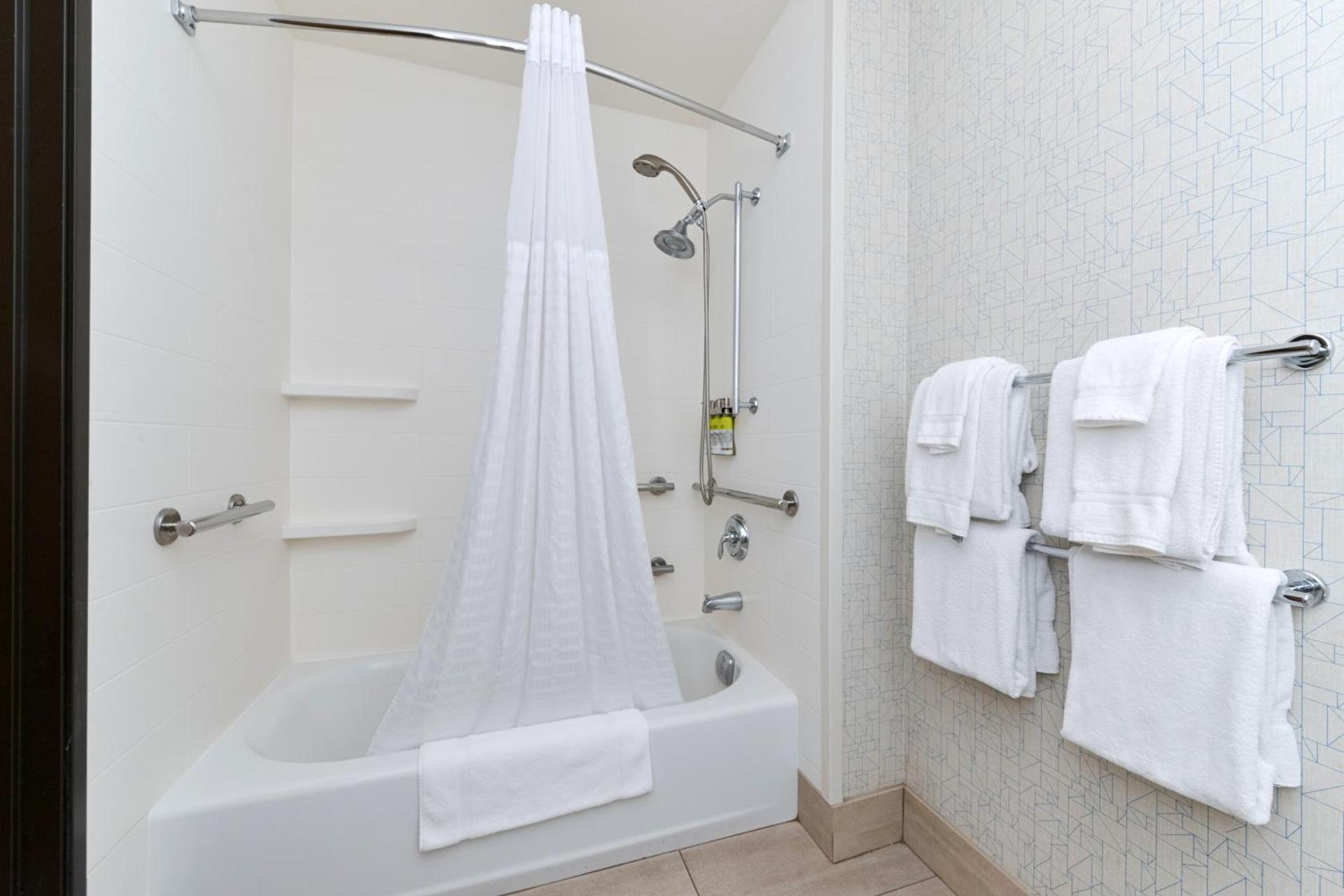 Holiday Inn Express Madera by IHG photo 4
