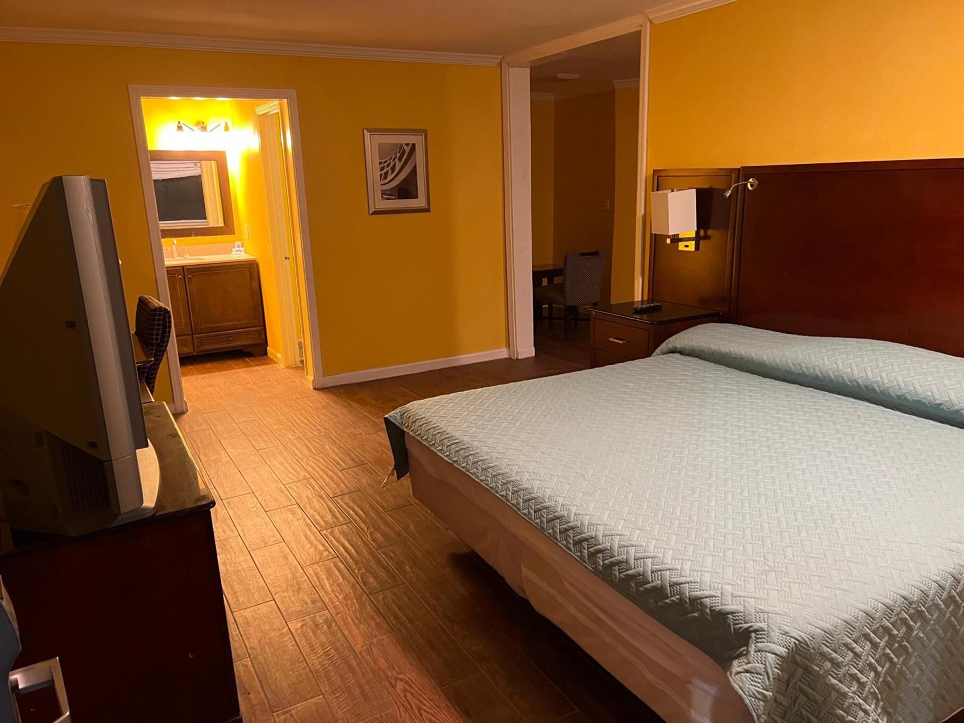 Dragon INN & Suites photo 31