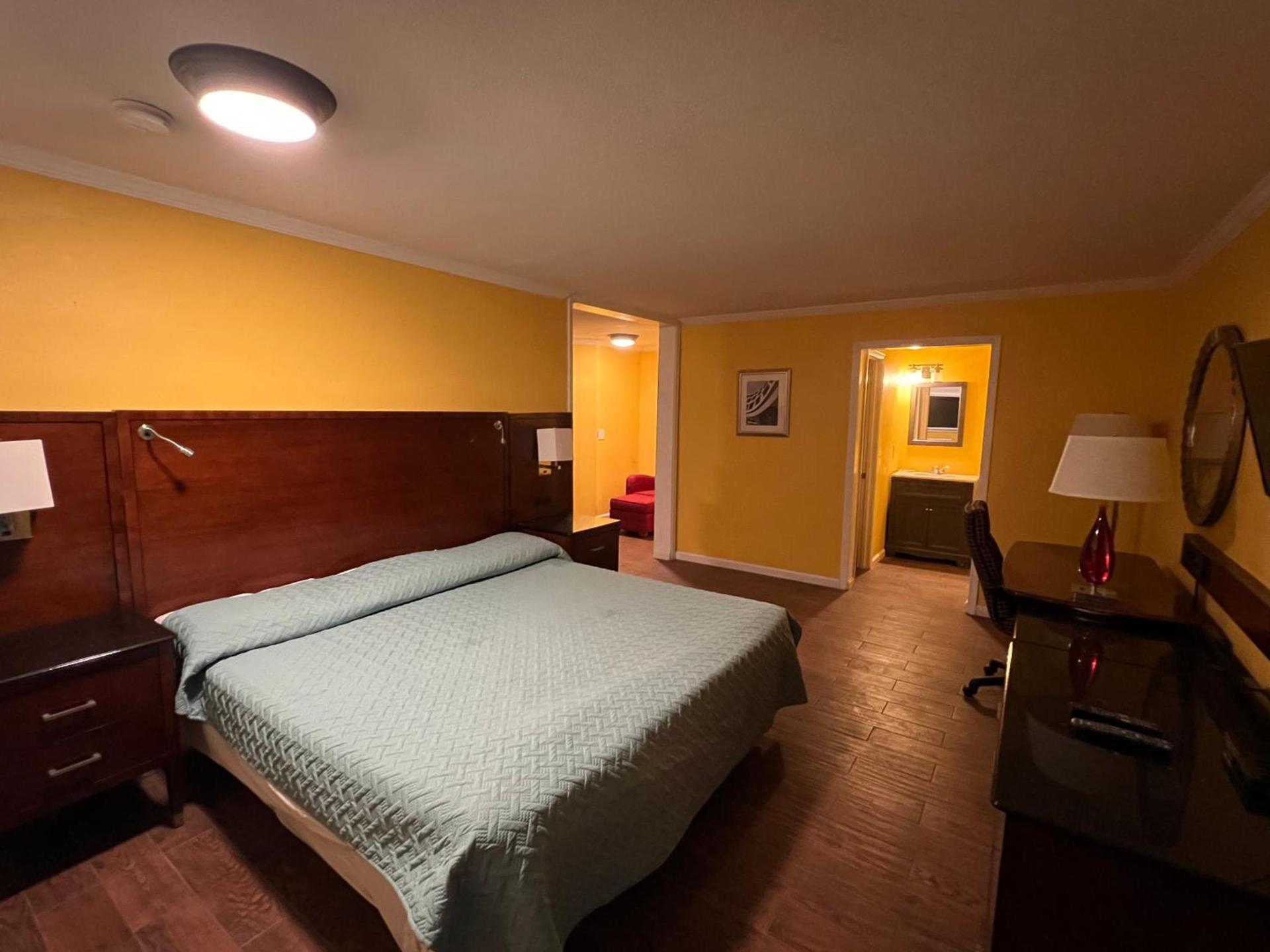 Dragon INN & Suites photo 9