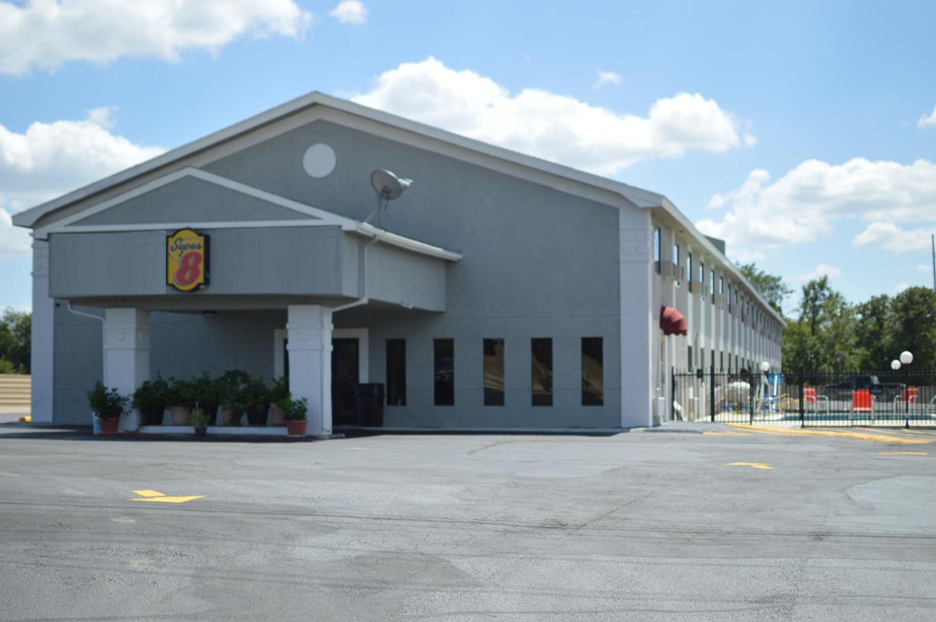 Super 8 by Wyndham Ardmore photo 19