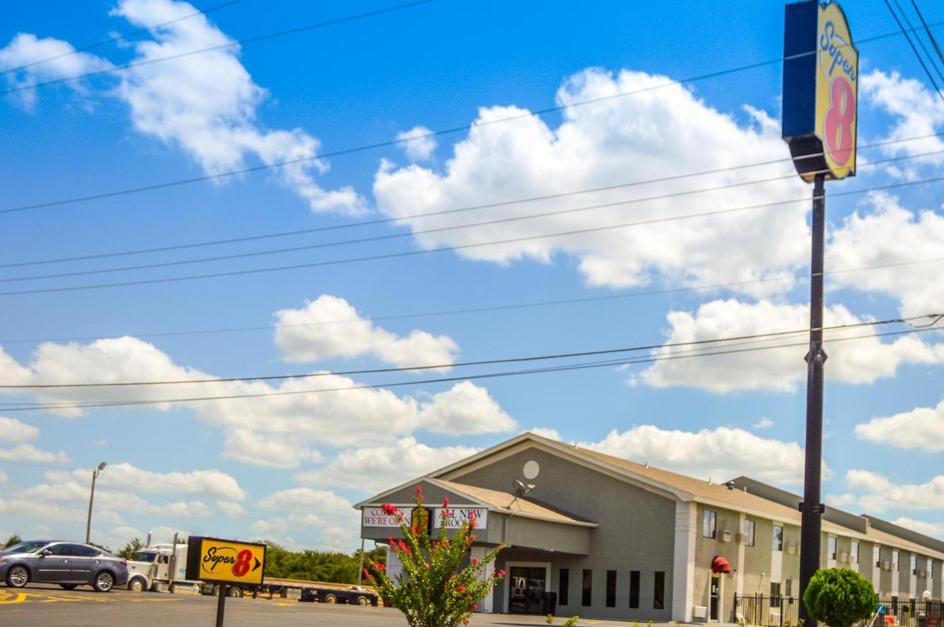 Super 8 by Wyndham Ardmore photo 18