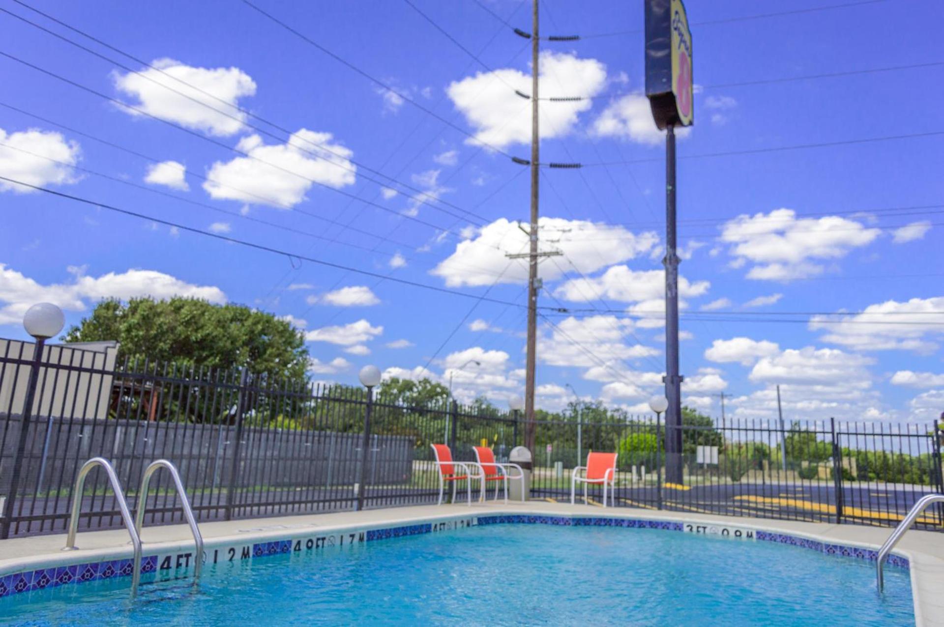 Super 8 by Wyndham Ardmore photo 32