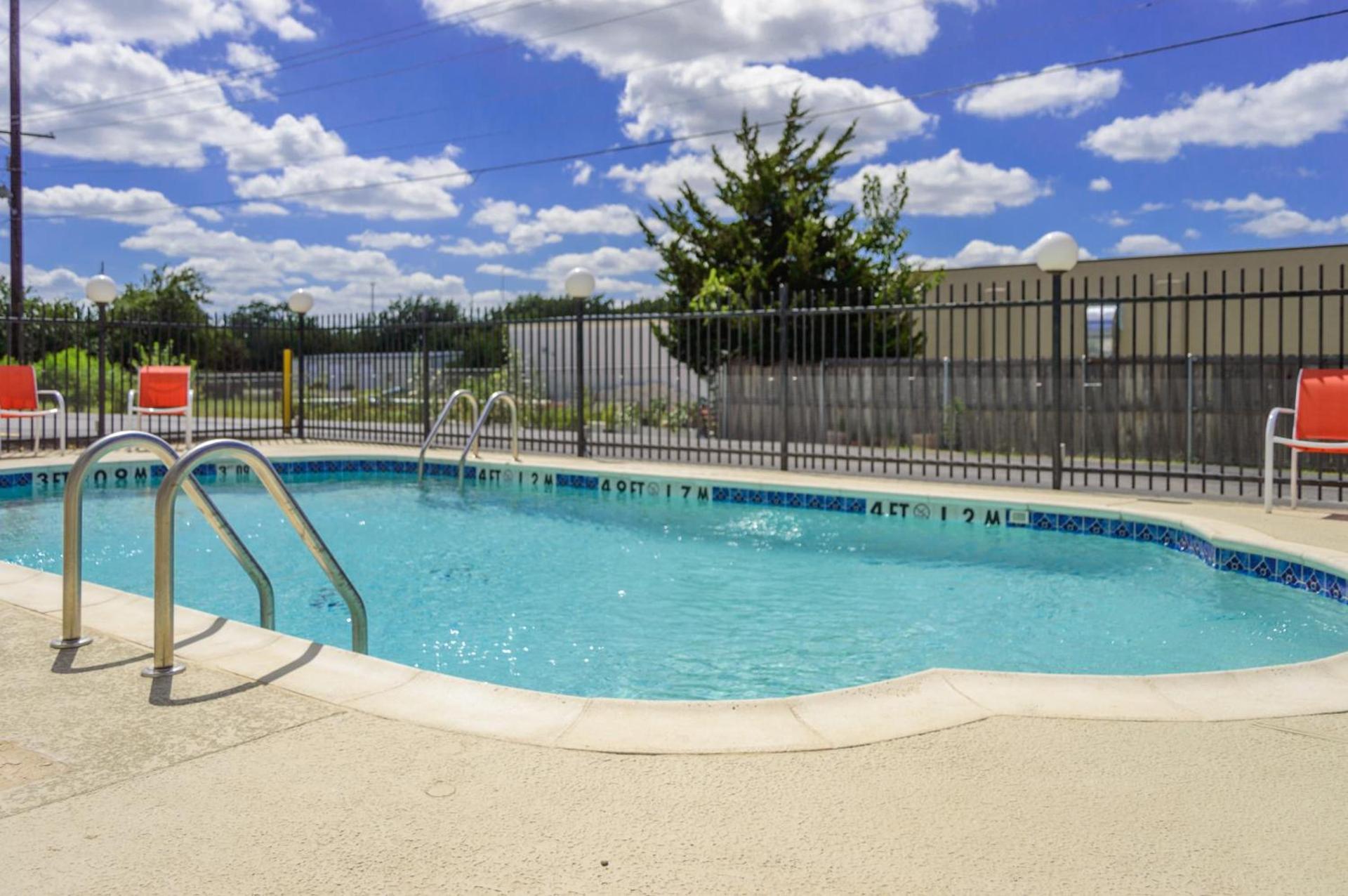 Super 8 by Wyndham Ardmore photo 31