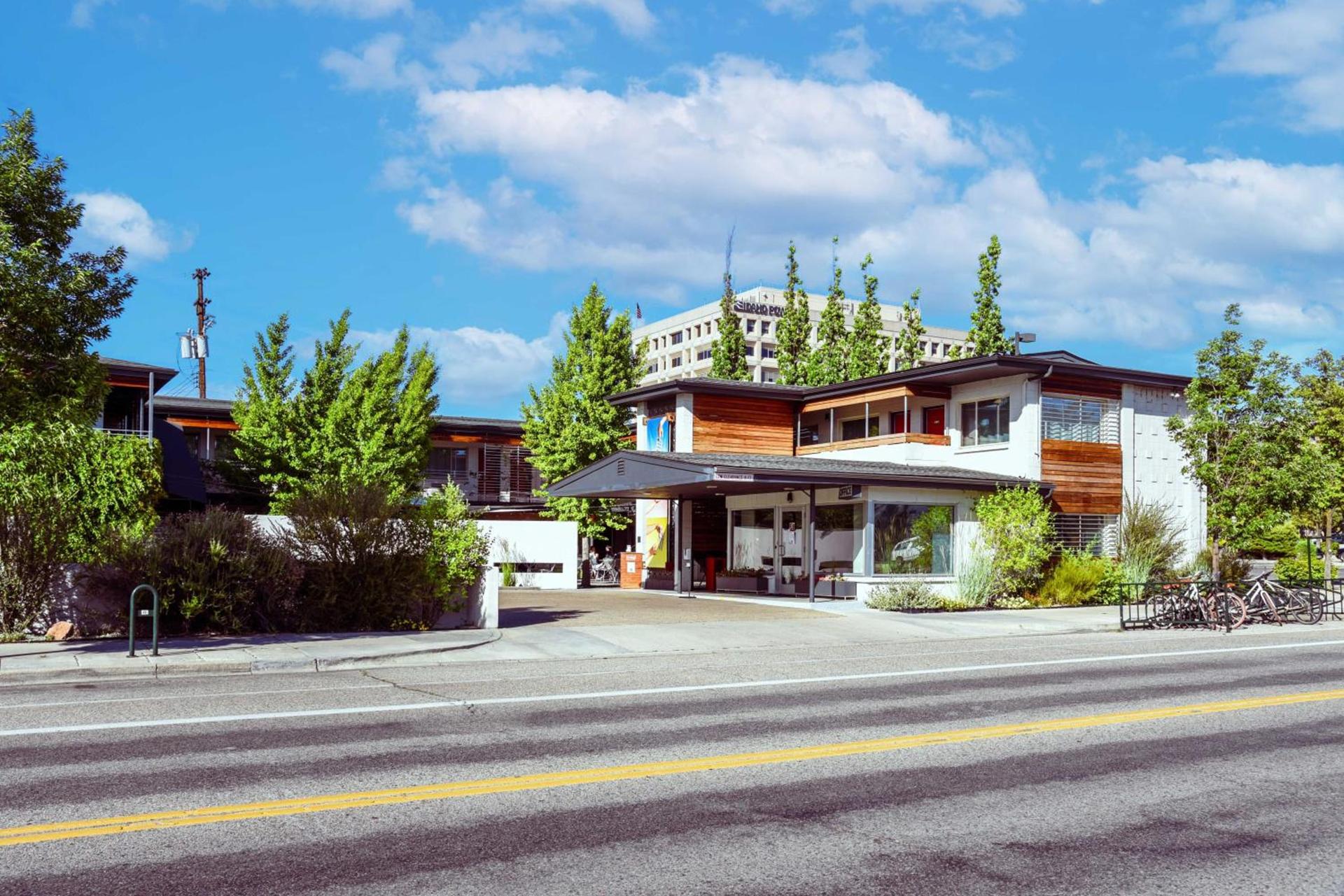 Modern Hotel photo 1