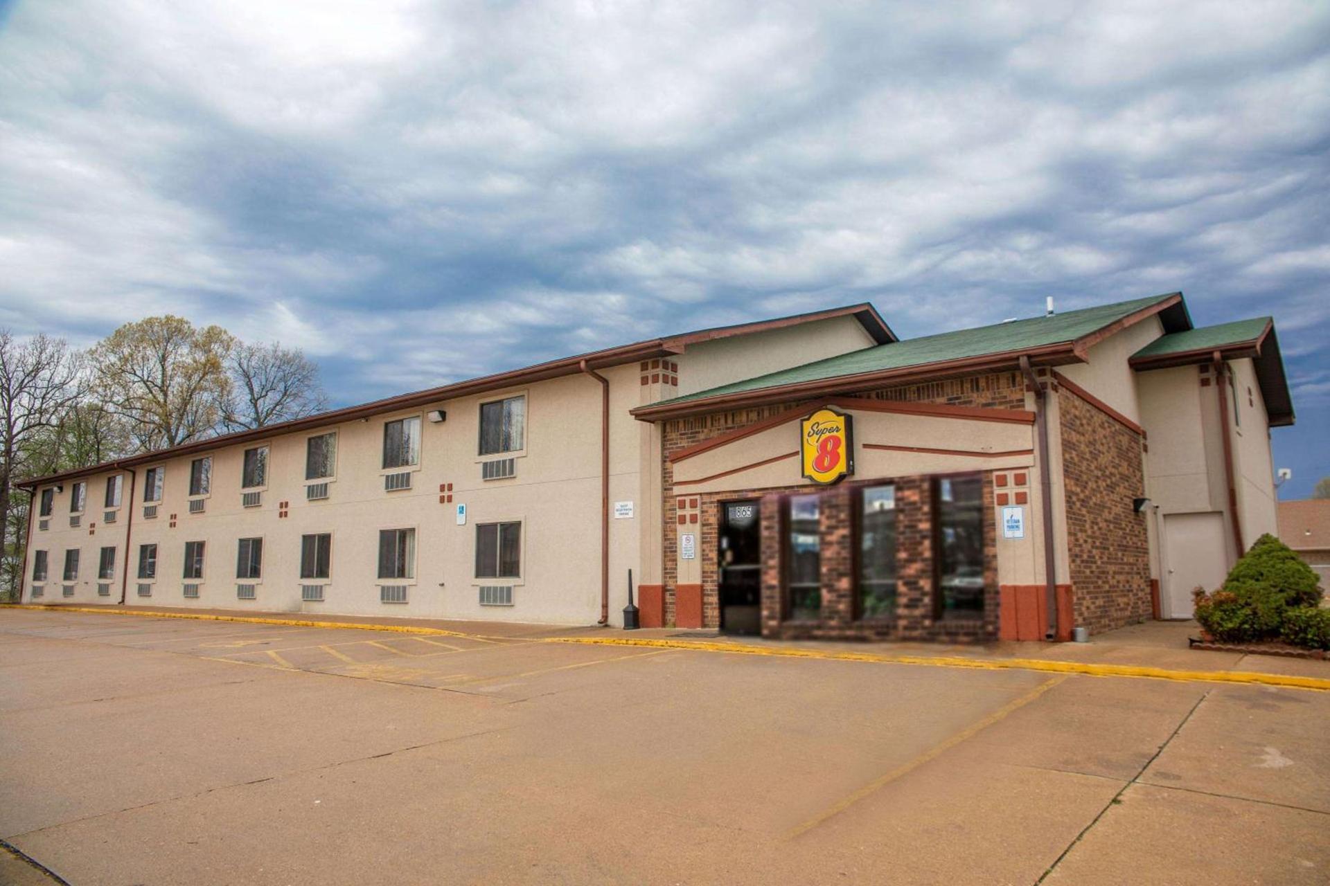 Super 8 by Wyndham Mountain Home photo 3