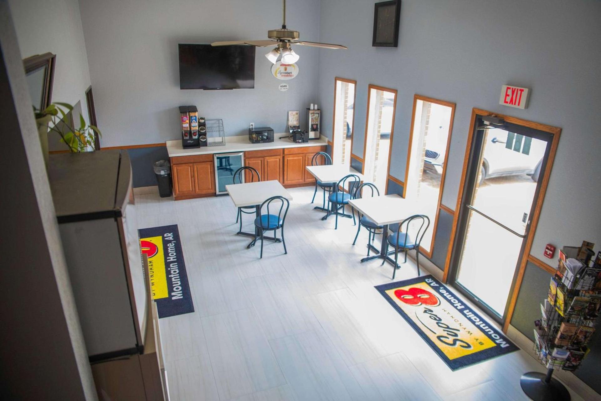 Super 8 by Wyndham Mountain Home photo 17