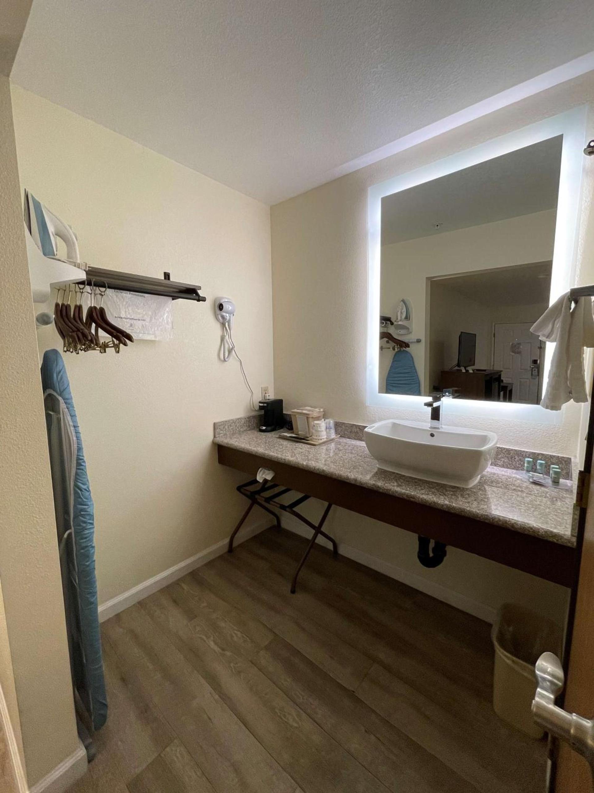 SureStay Hotel by Best Western Williams photo 24