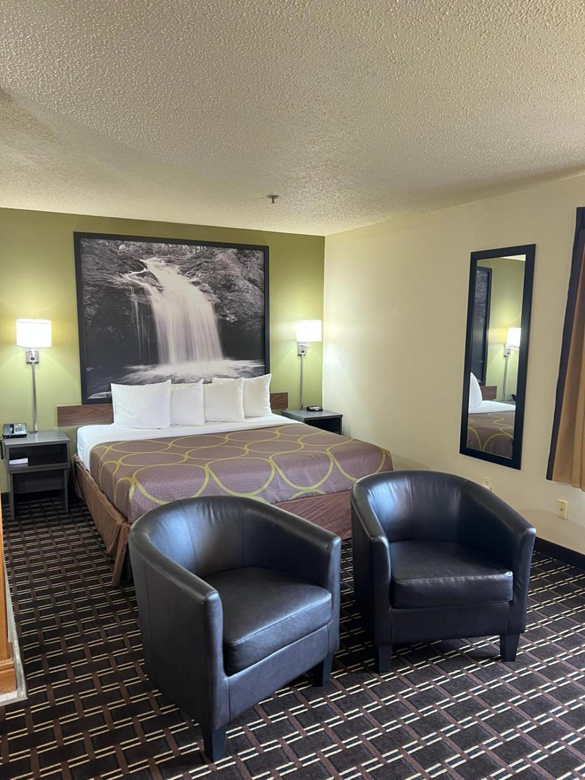 Super 8 by Wyndham Watertown WI photo 18