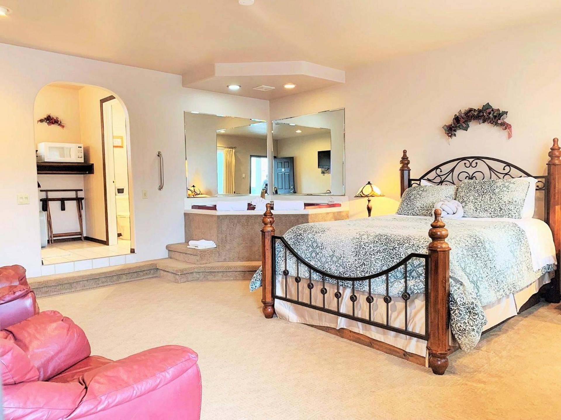 Breakers Boutique Inn photo 81