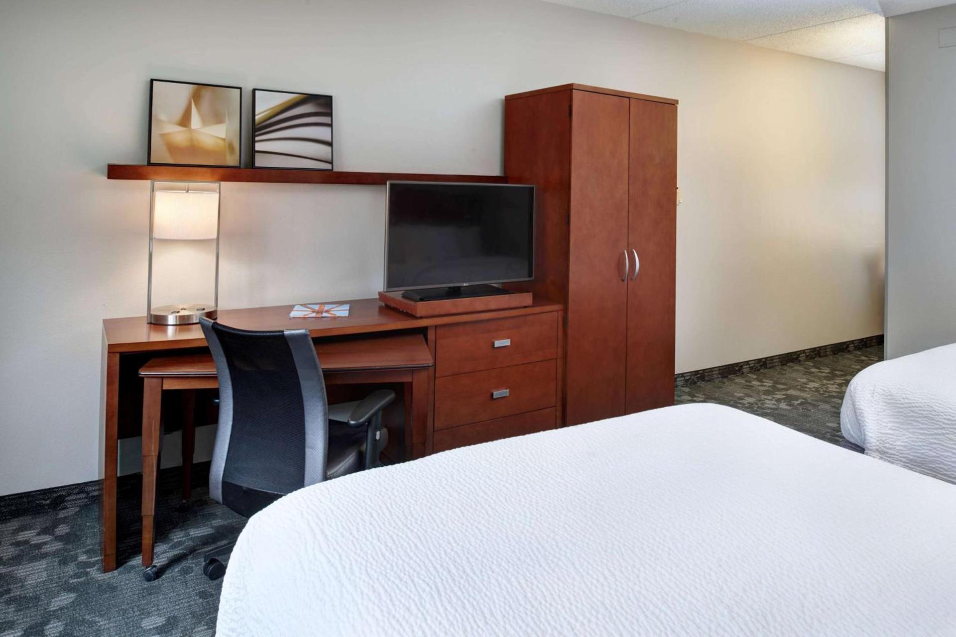 AmericInn by Wyndham Brookfield photo 6