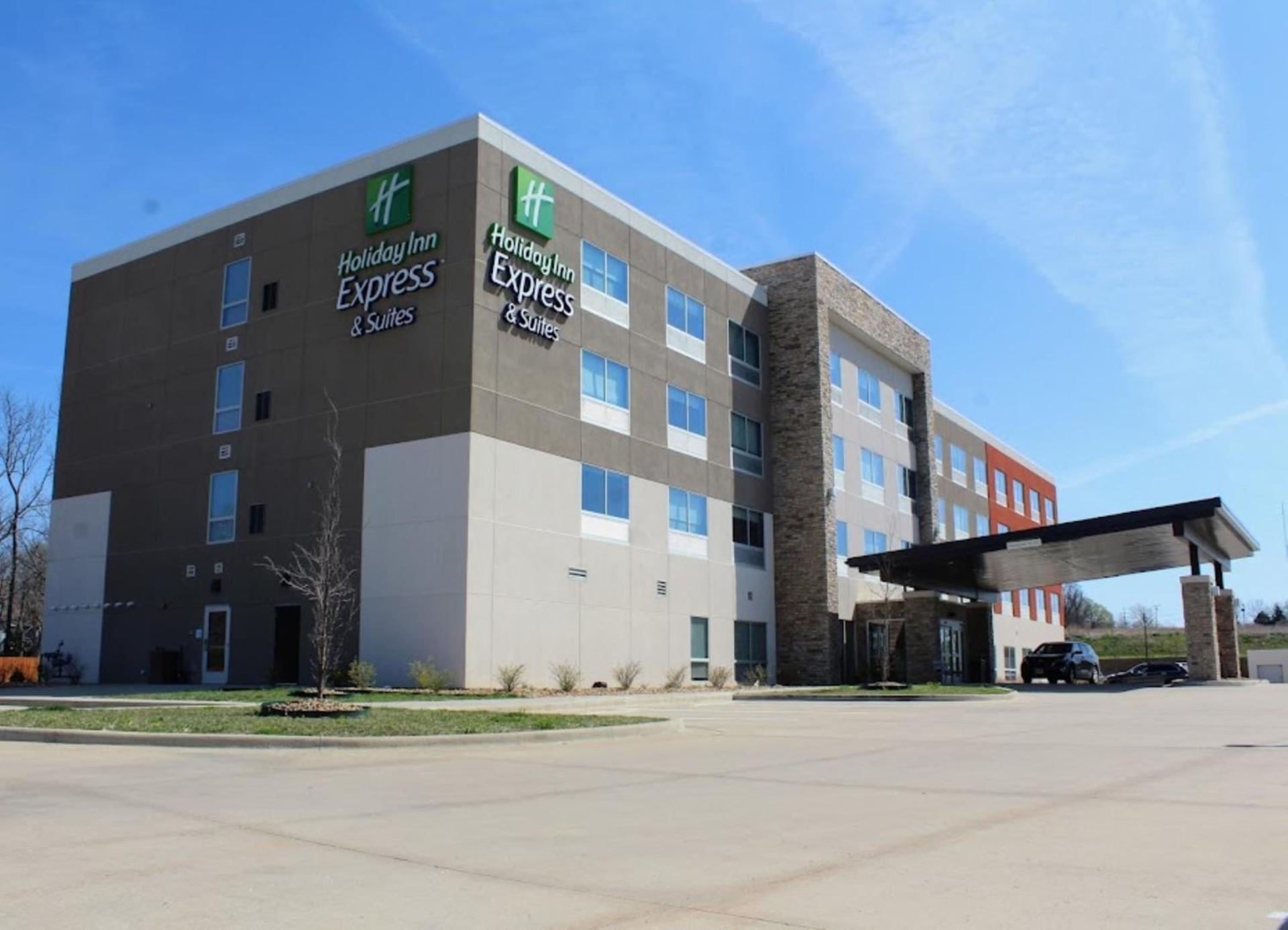 Holiday Inn Express & Suites Warrensburg North by IHG photo 30