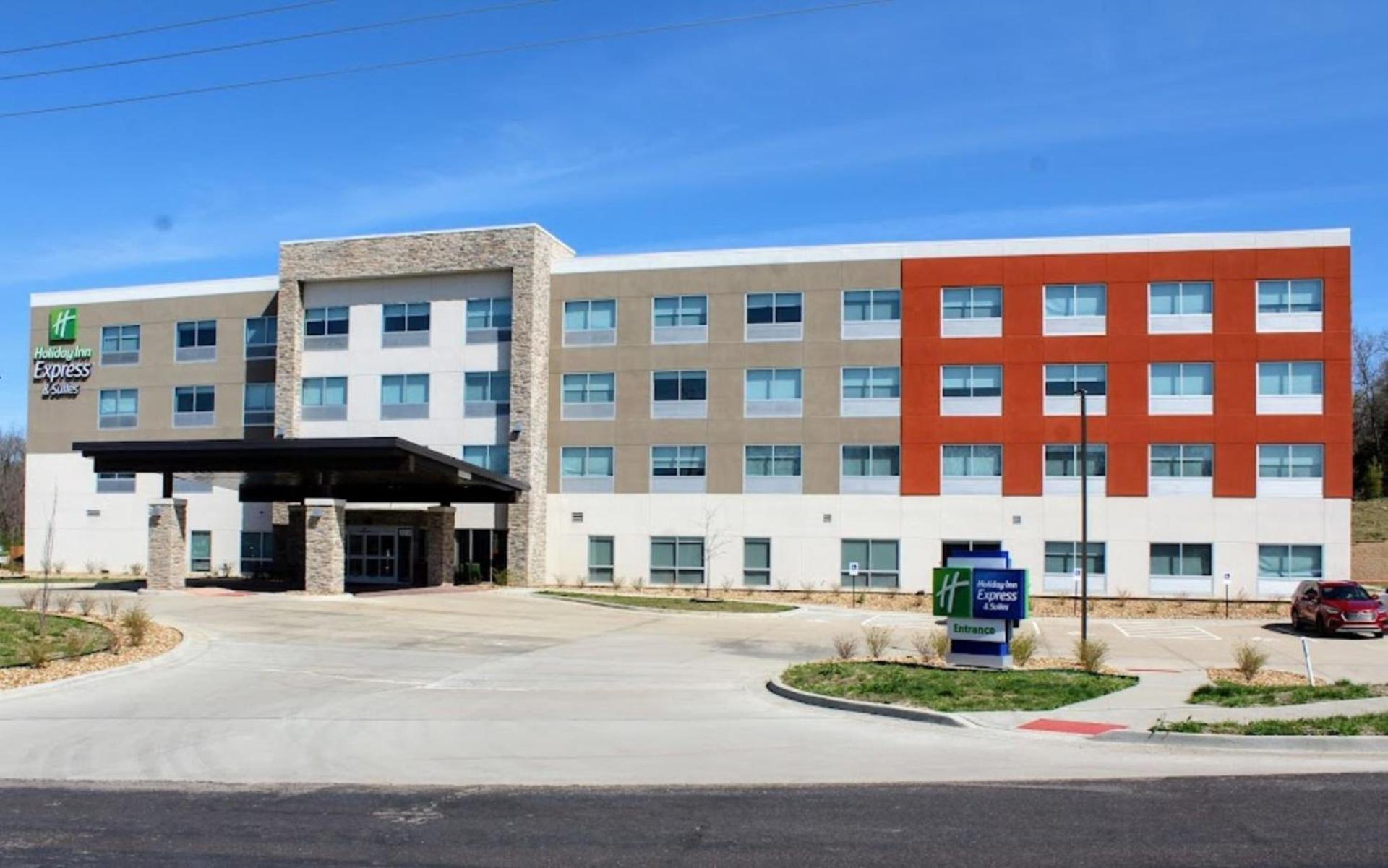 Holiday Inn Express & Suites Warrensburg North by IHG — hotel in Warrensburg