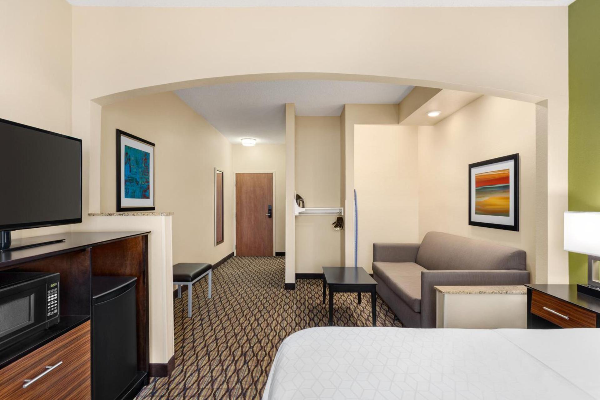 Holiday Inn Express Hotel & Suites Edmond by IHG photo 27