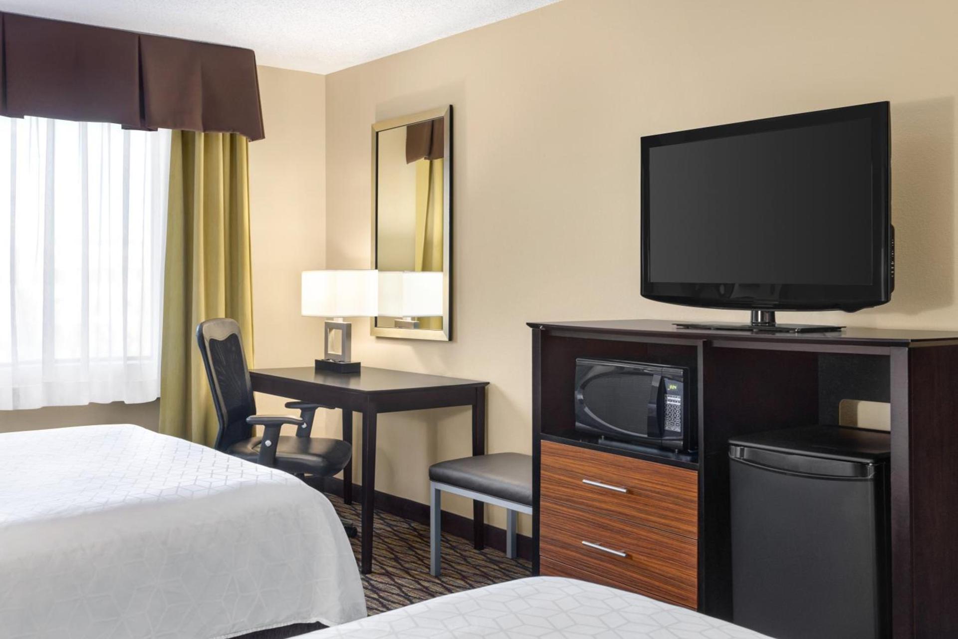 Holiday Inn Express Hotel & Suites Edmond by IHG photo 66