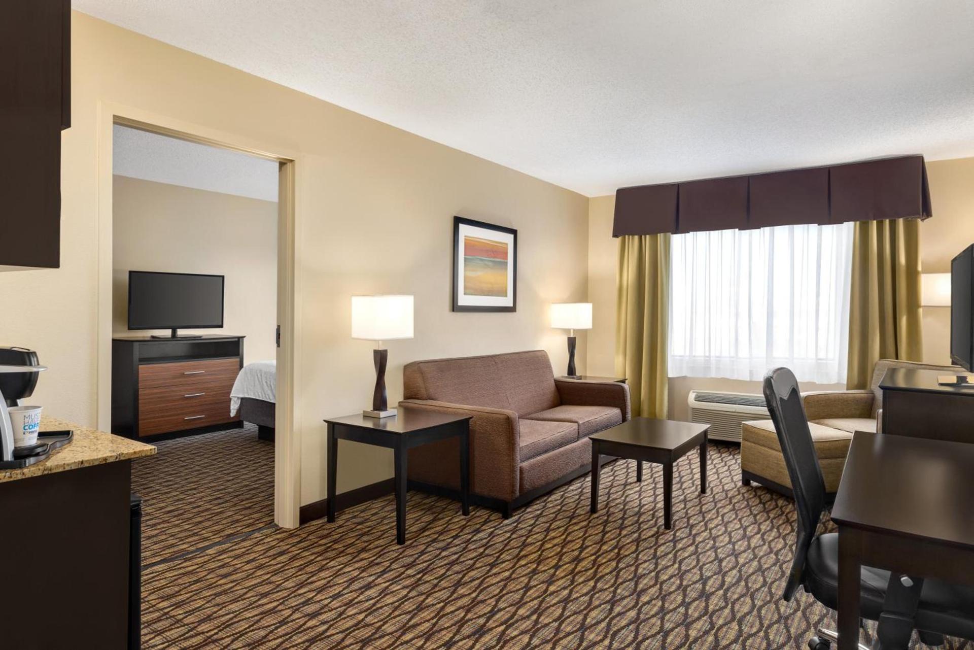 Holiday Inn Express Hotel & Suites Edmond by IHG photo 28