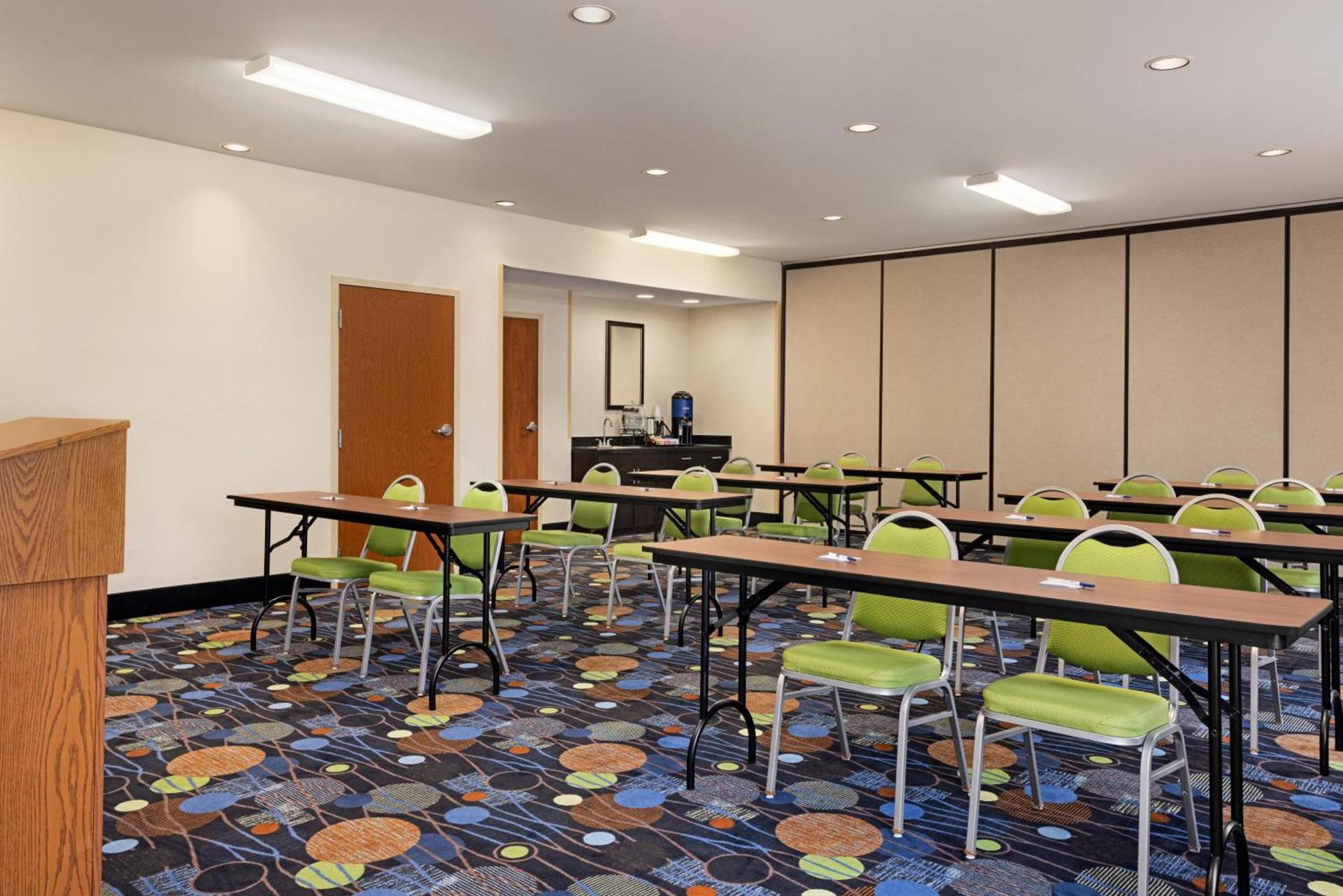 Holiday Inn Express Hotel & Suites Edmond by IHG photo 29