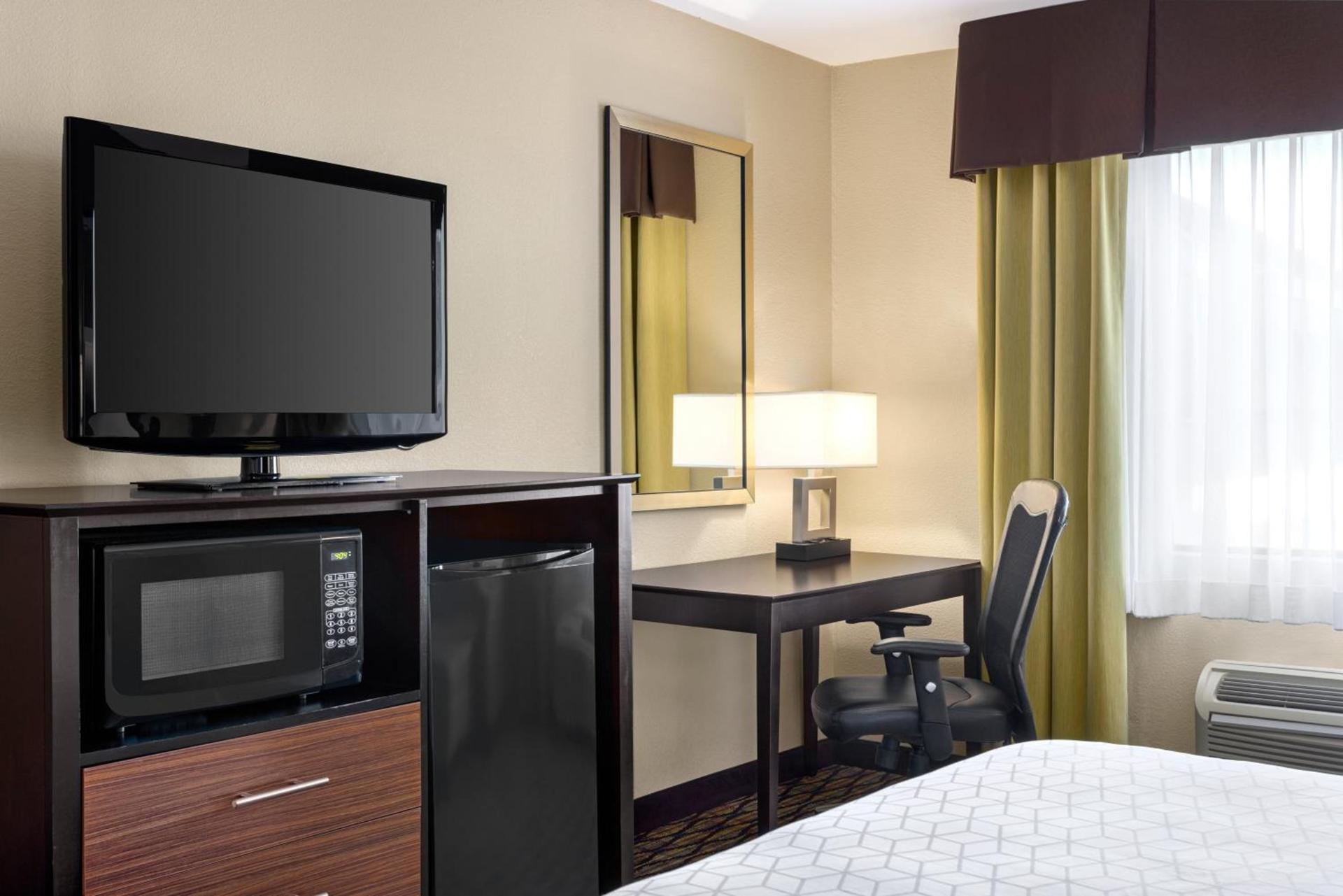 Holiday Inn Express Hotel & Suites Edmond by IHG photo 65