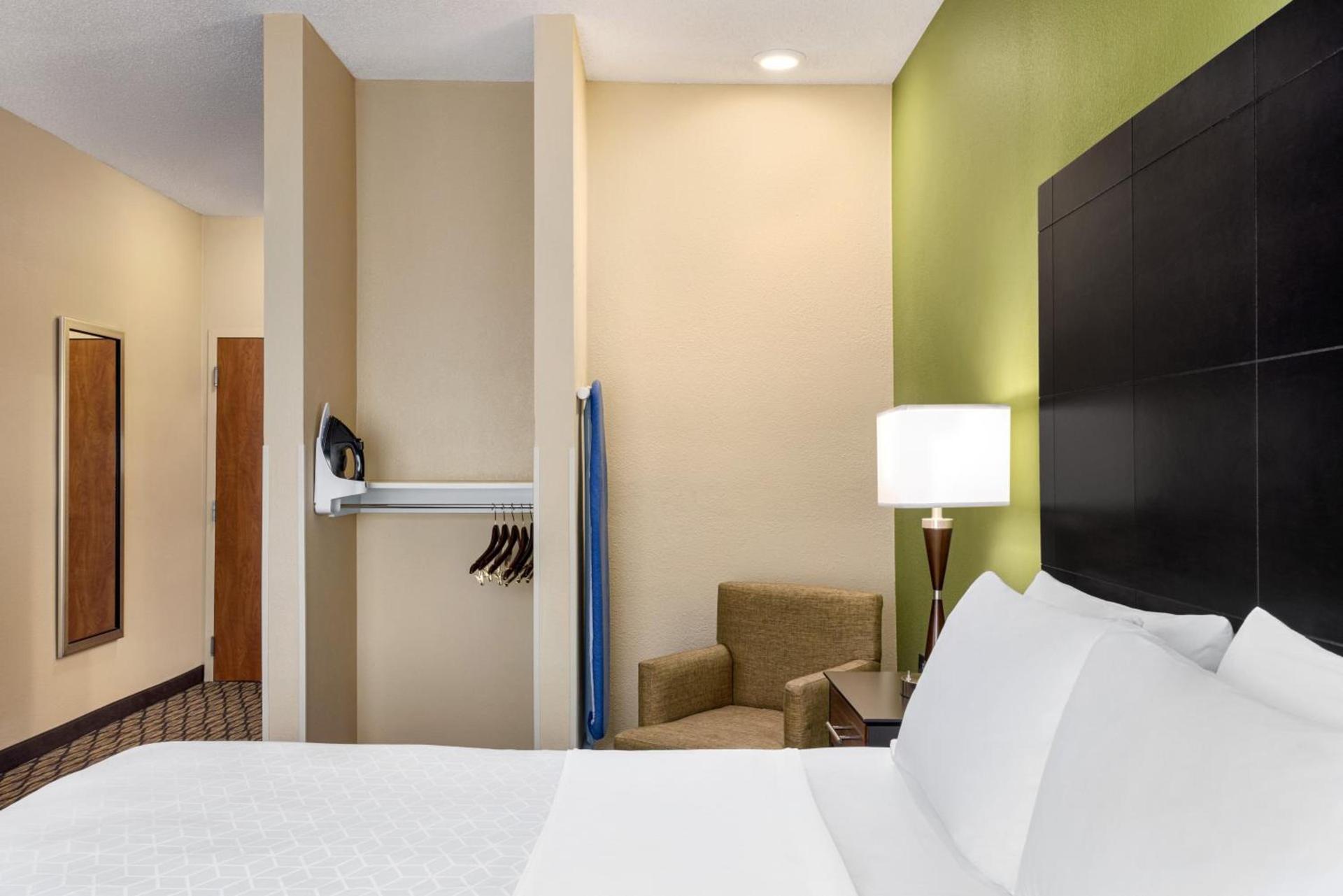 Holiday Inn Express Hotel & Suites Edmond by IHG photo 57