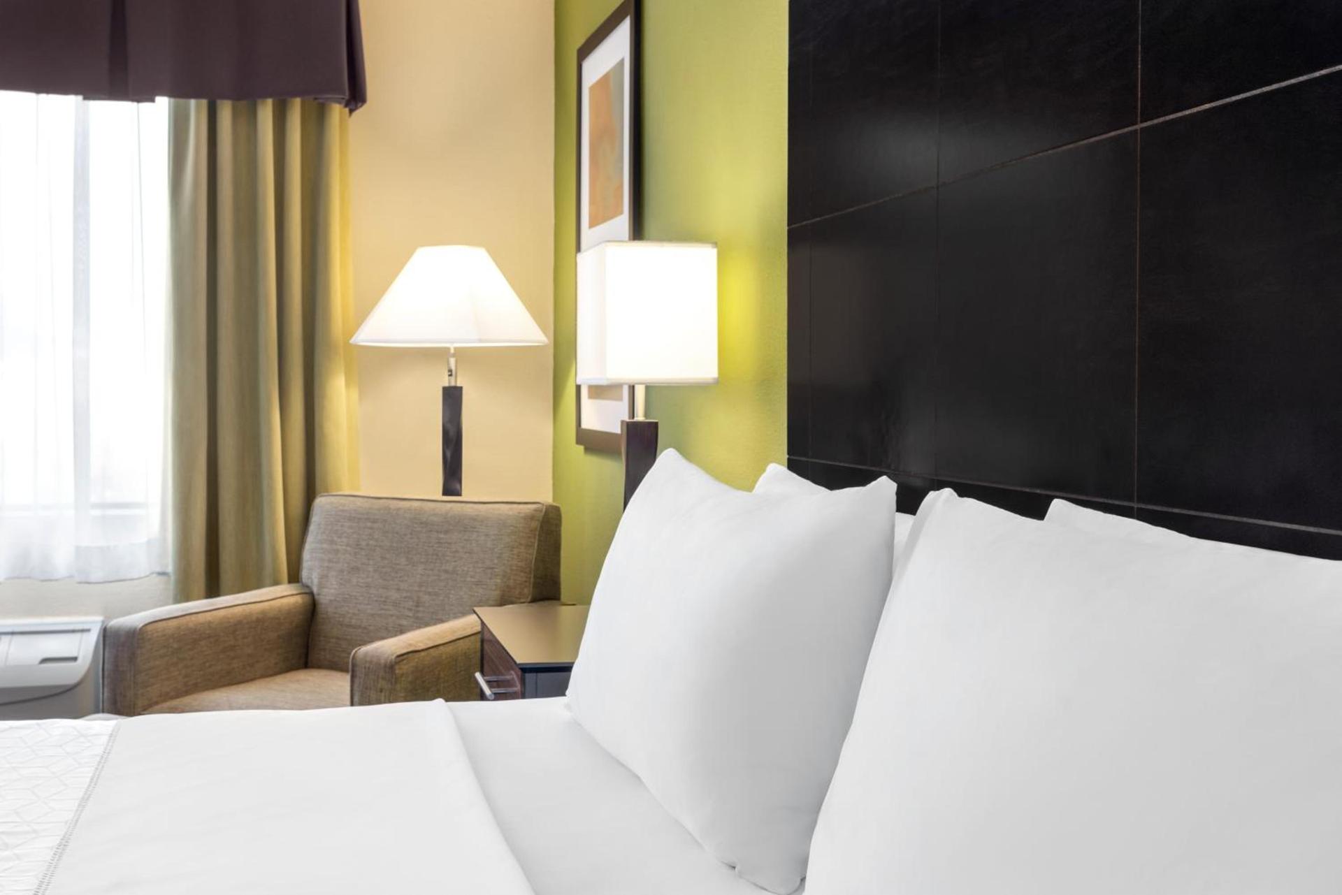 Holiday Inn Express Hotel & Suites Edmond by IHG photo 68