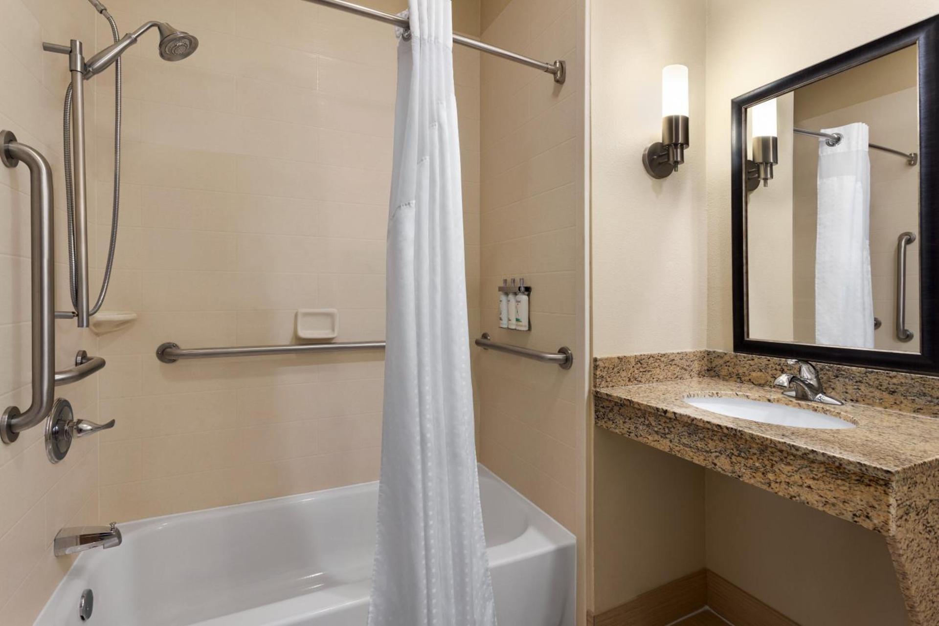 Holiday Inn Express Hotel & Suites Edmond by IHG photo 60