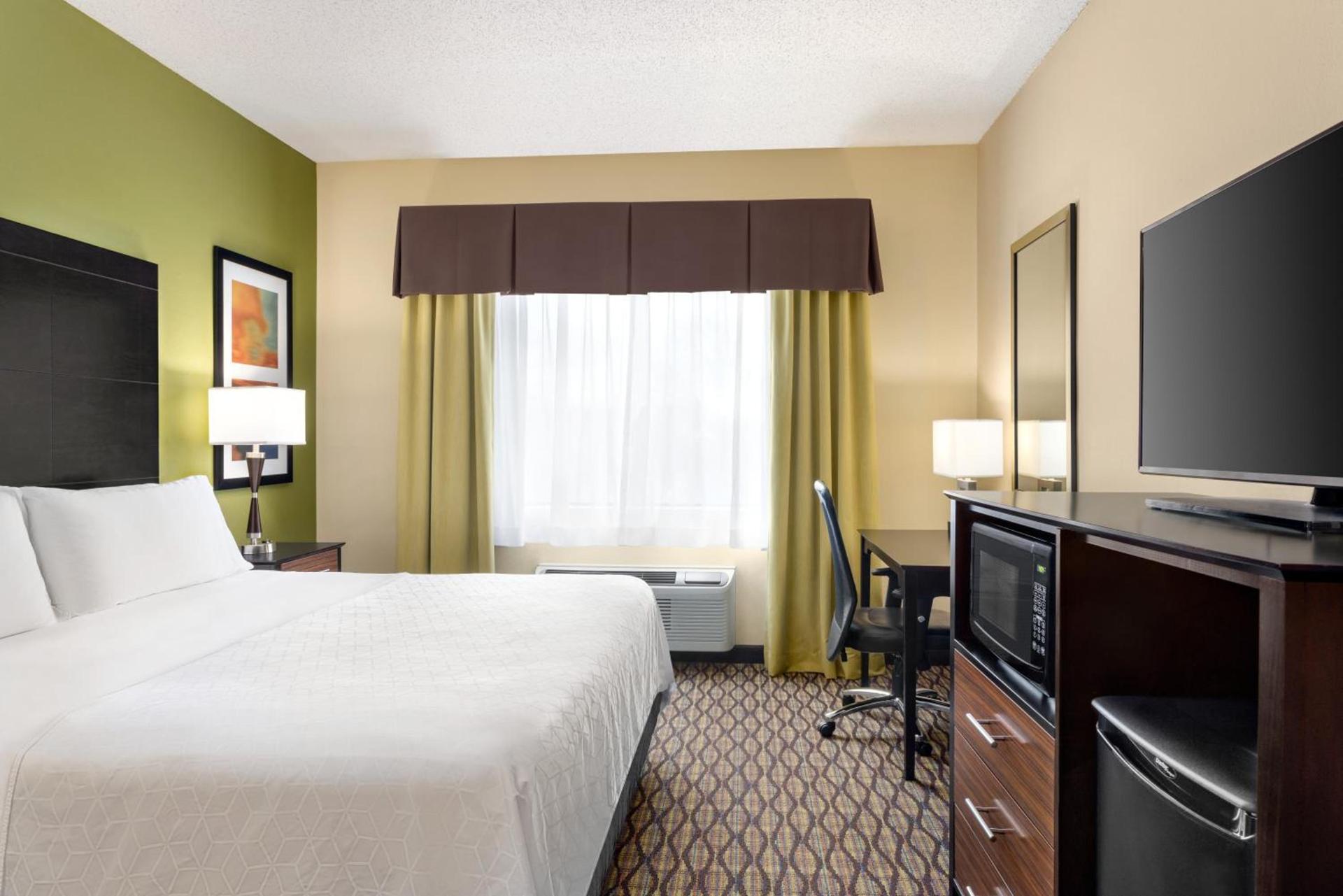 Holiday Inn Express Hotel & Suites Edmond by IHG photo 67