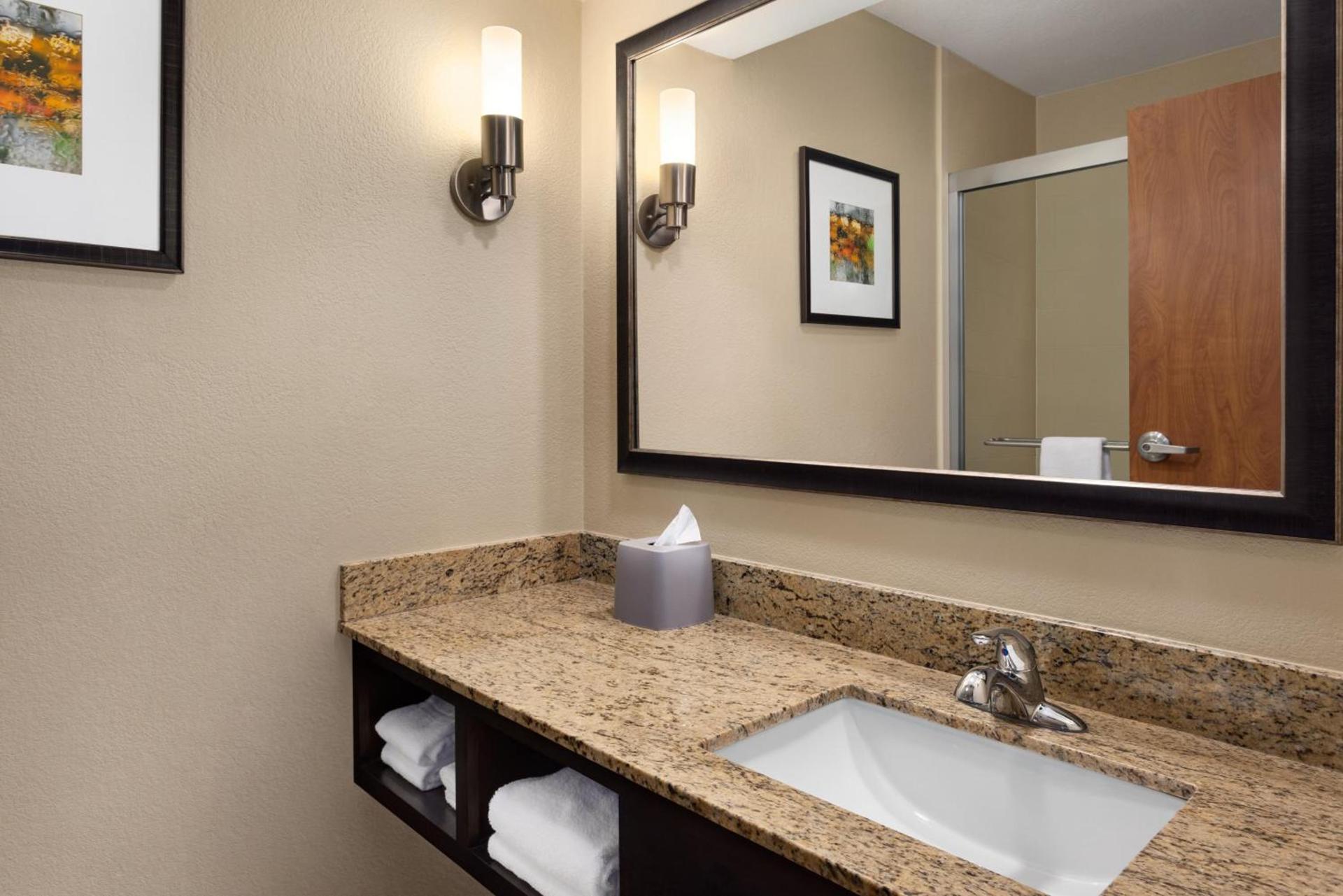 Holiday Inn Express Hotel & Suites Edmond by IHG photo 22