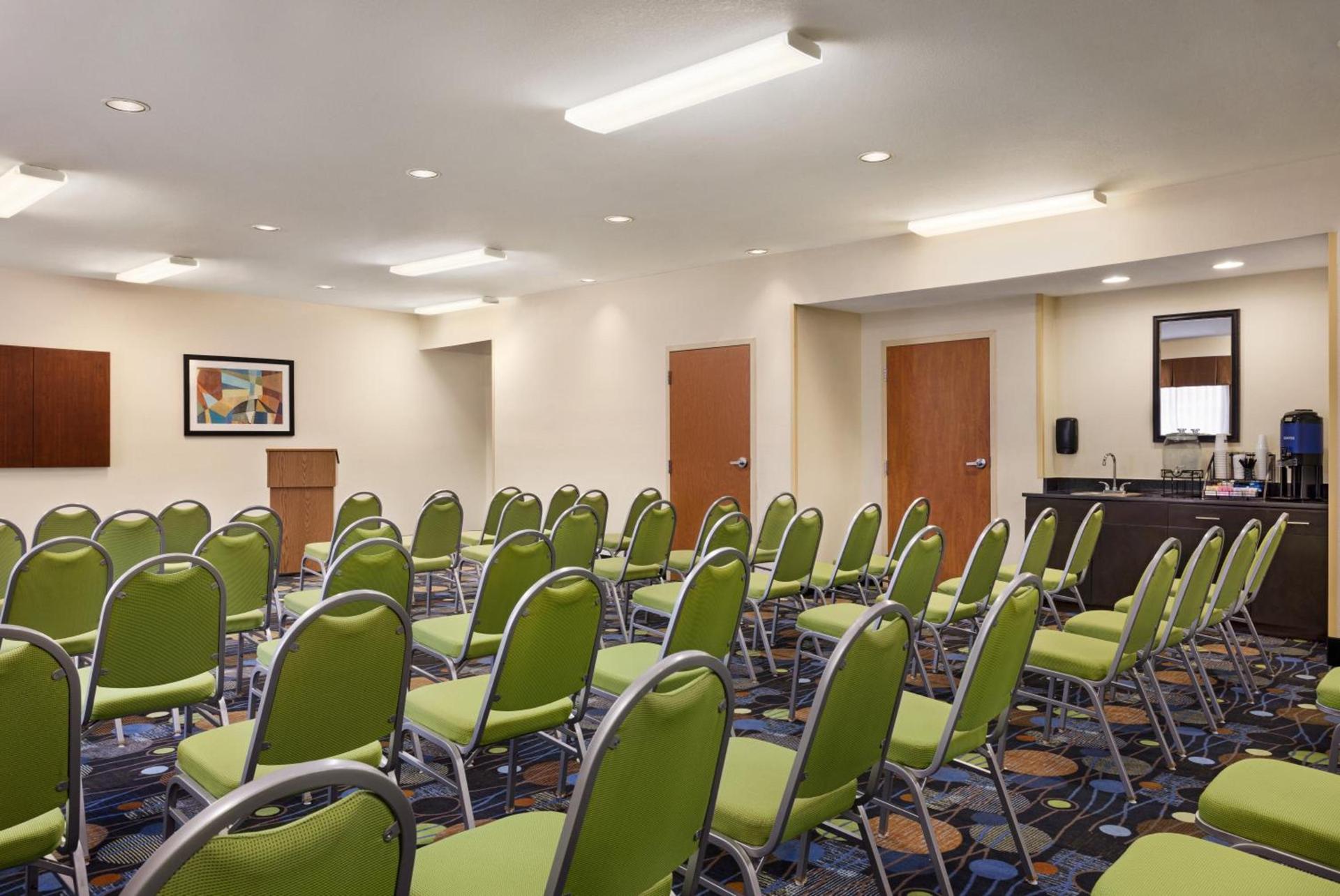 Holiday Inn Express Hotel & Suites Edmond by IHG photo 34