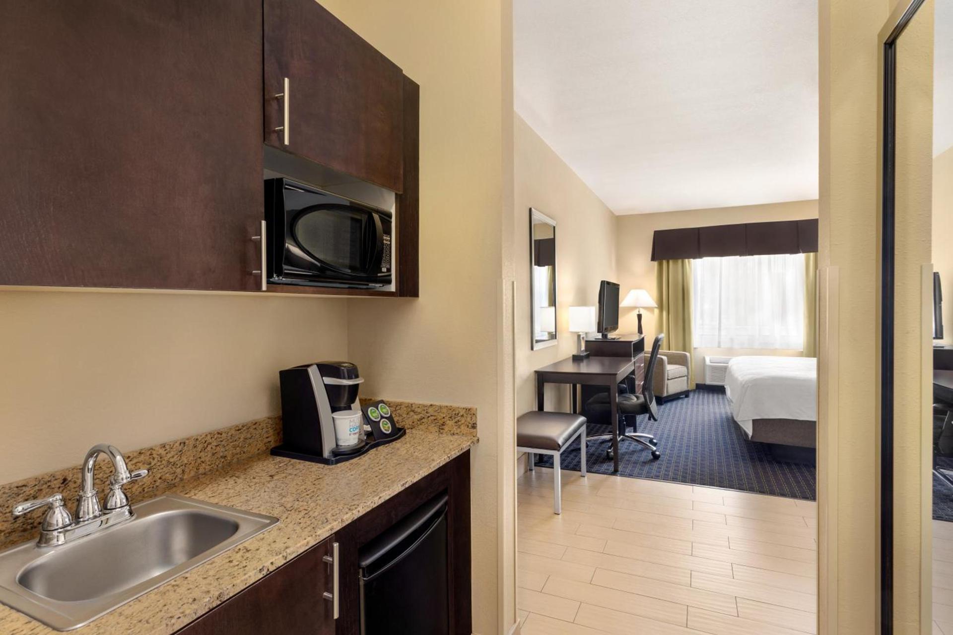Holiday Inn Express Hotel & Suites Edmond by IHG photo 26