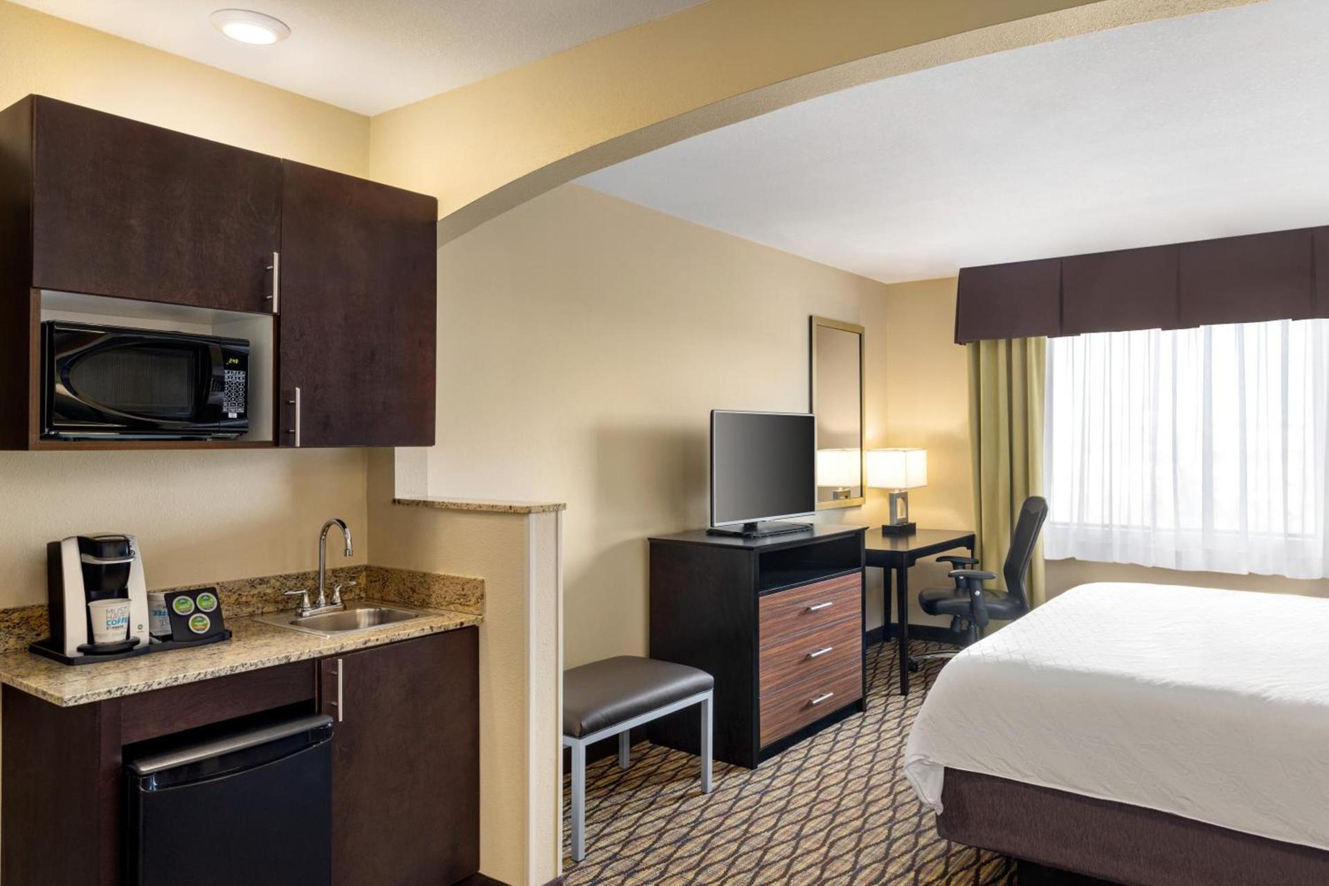 Holiday Inn Express Hotel & Suites Edmond by IHG photo 46
