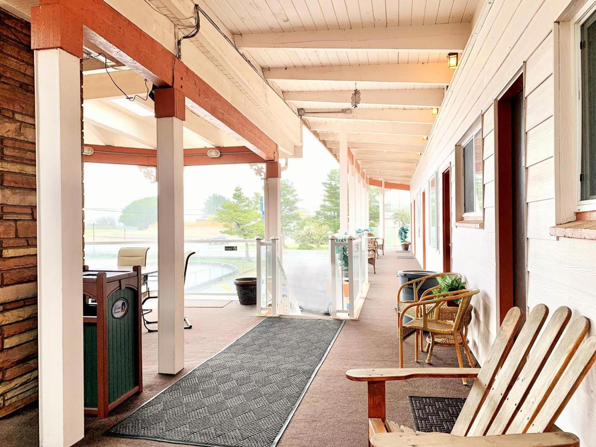 Breakers Boutique Inn photo 99