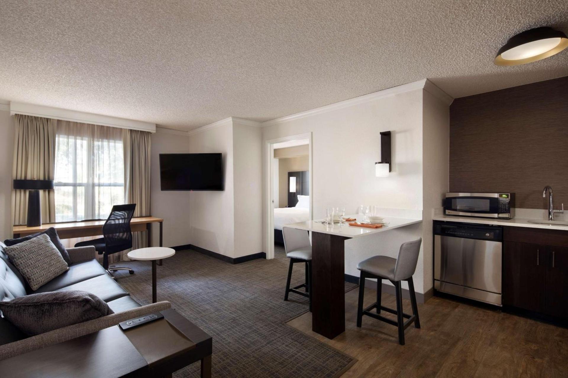 Sonesta ES Suites Fresno photo 16