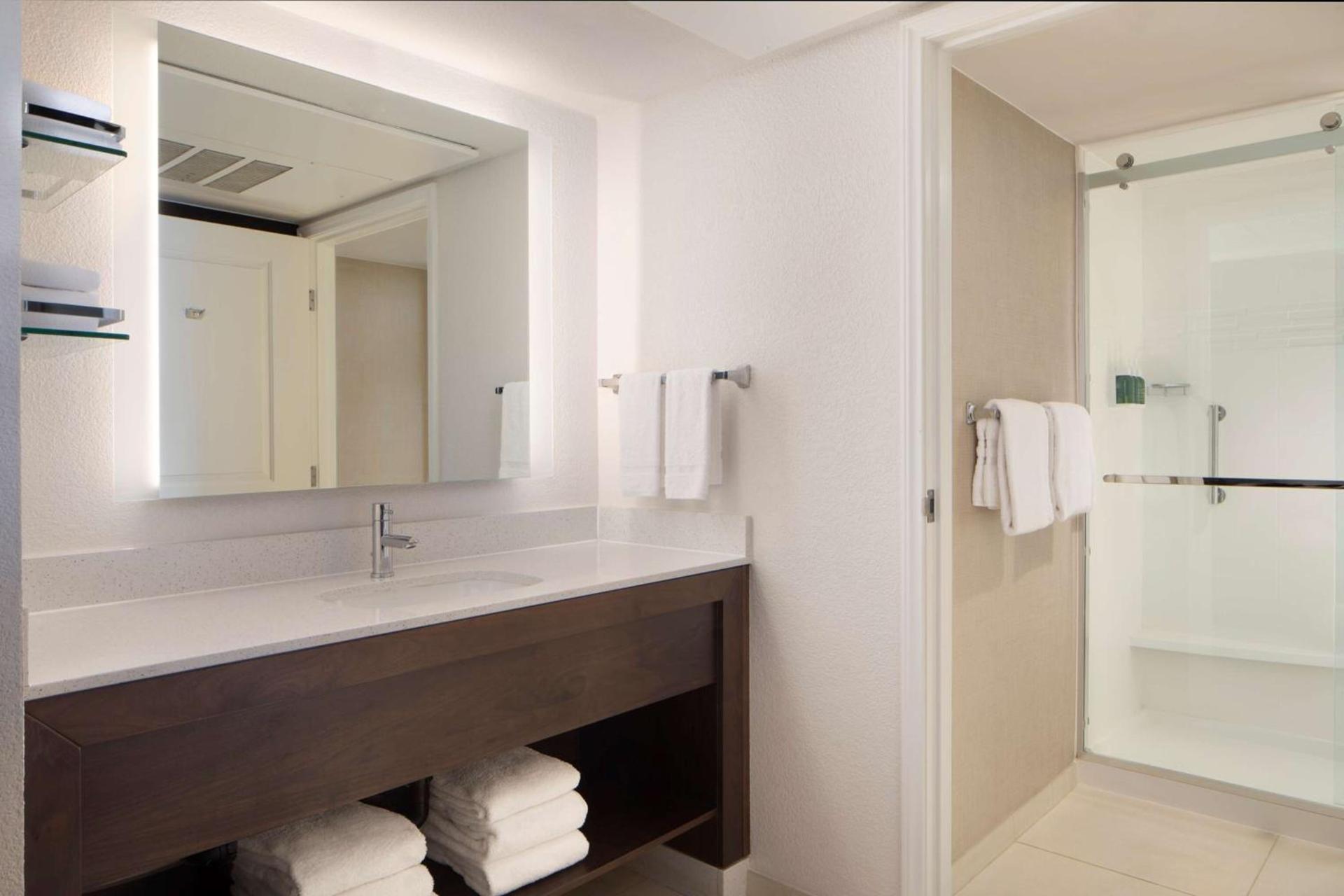 Sonesta ES Suites Fresno photo 21